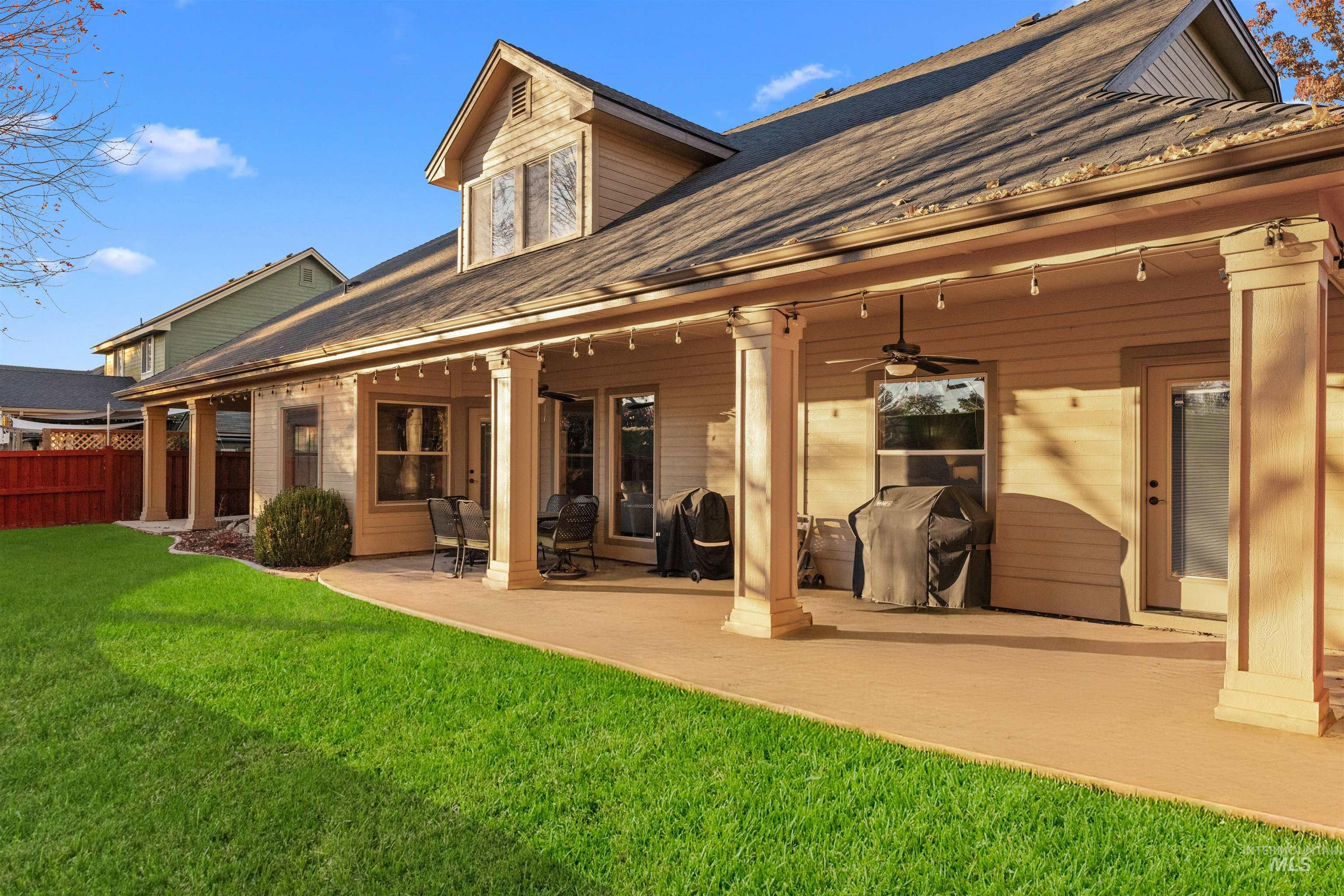 857 E Yucca Canyon St