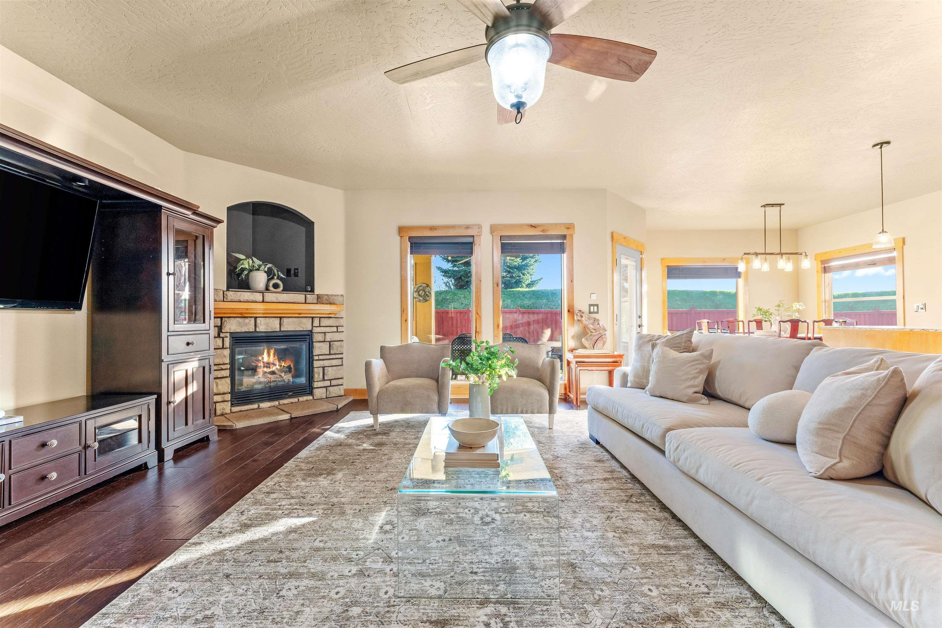 857 E Yucca Canyon St