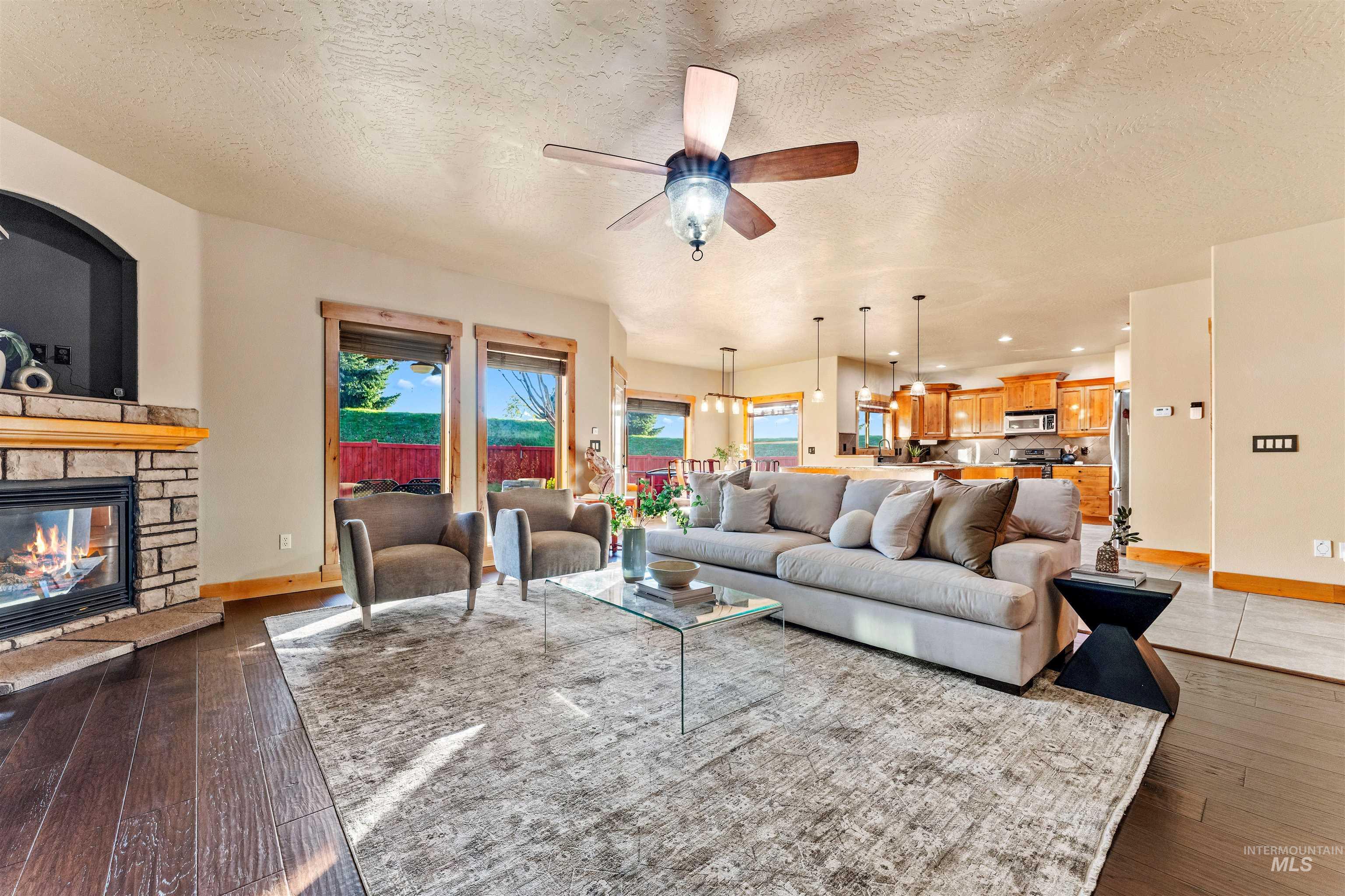 857 E Yucca Canyon St