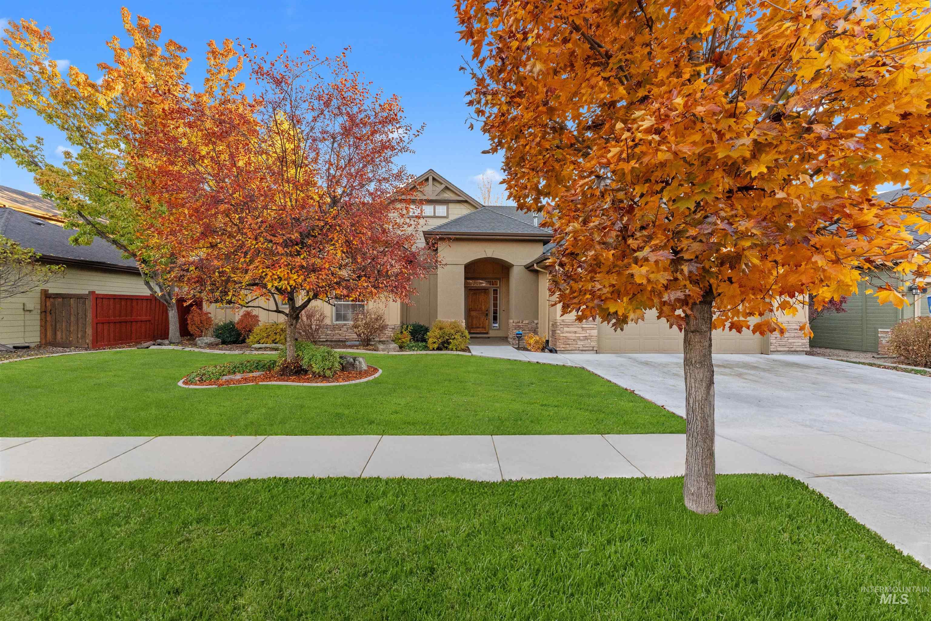 857 E Yucca Canyon St