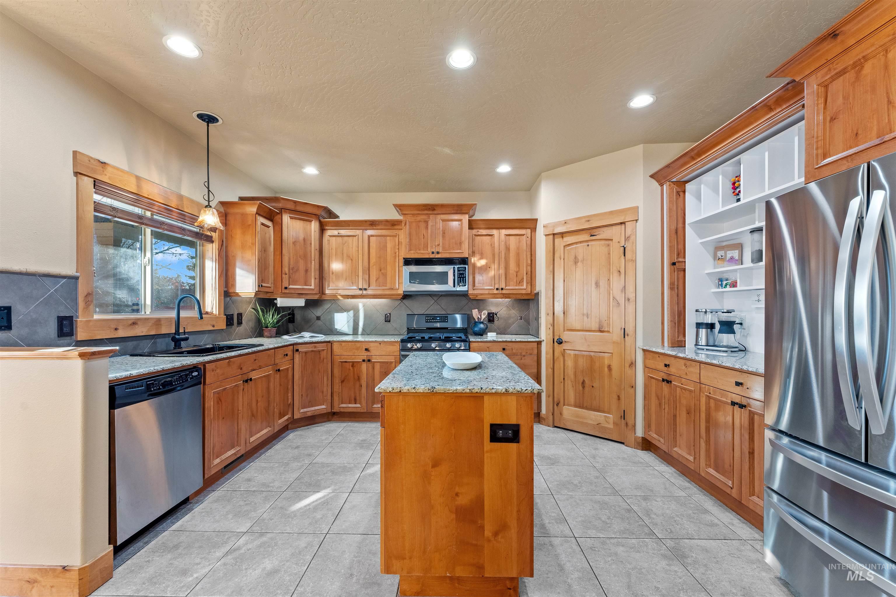 857 E Yucca Canyon St