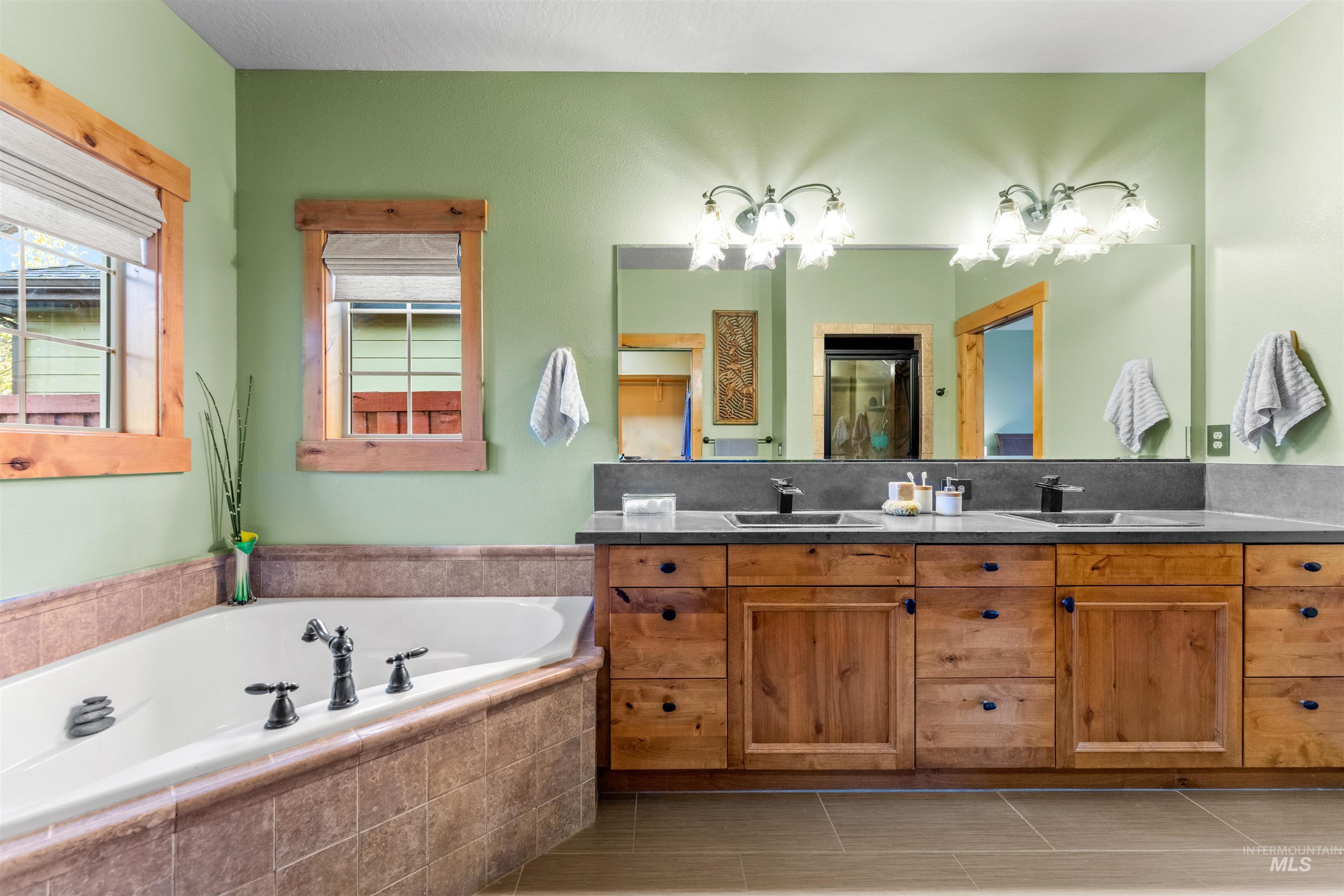 857 E Yucca Canyon St