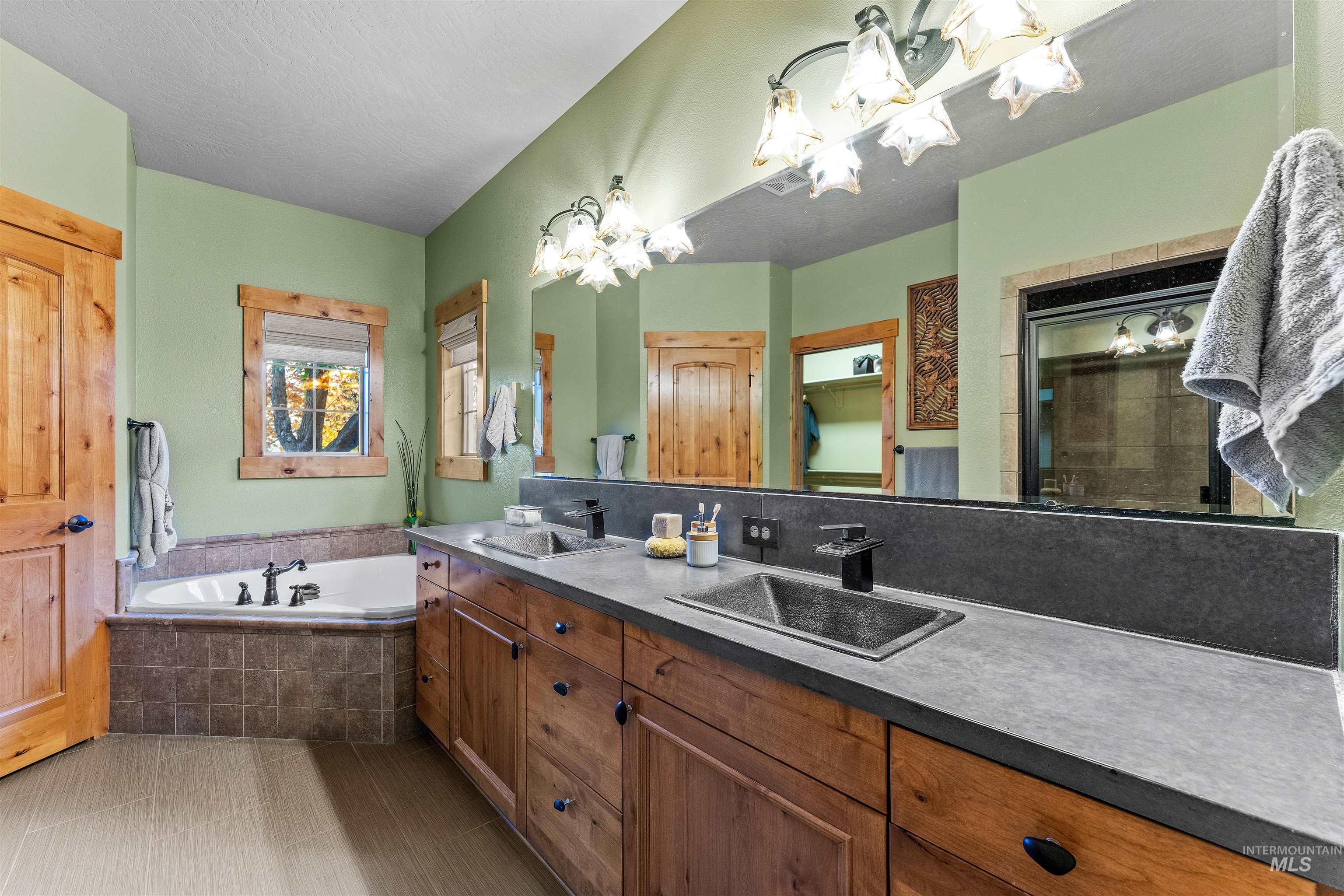 857 E Yucca Canyon St