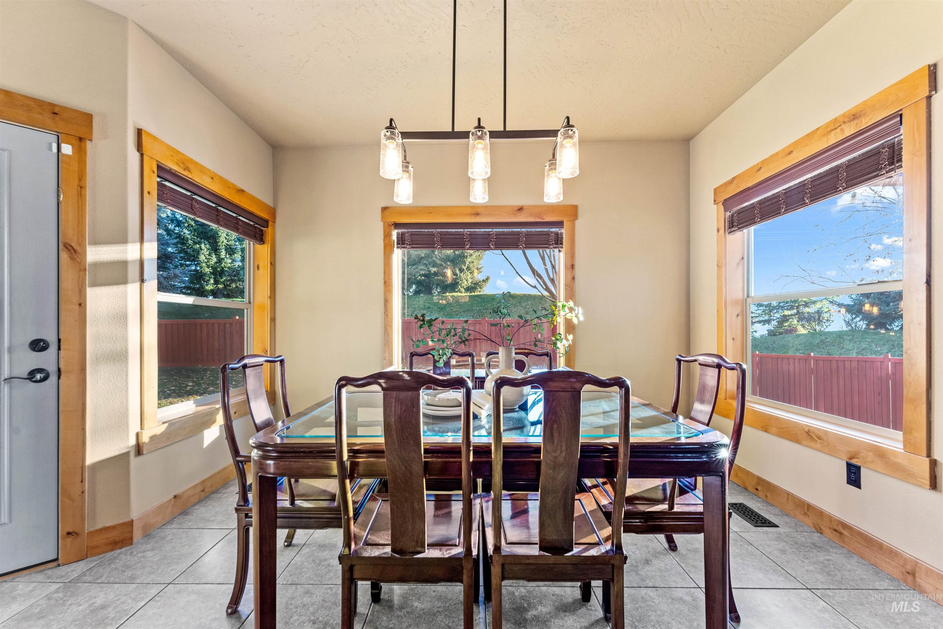 857 E Yucca Canyon St