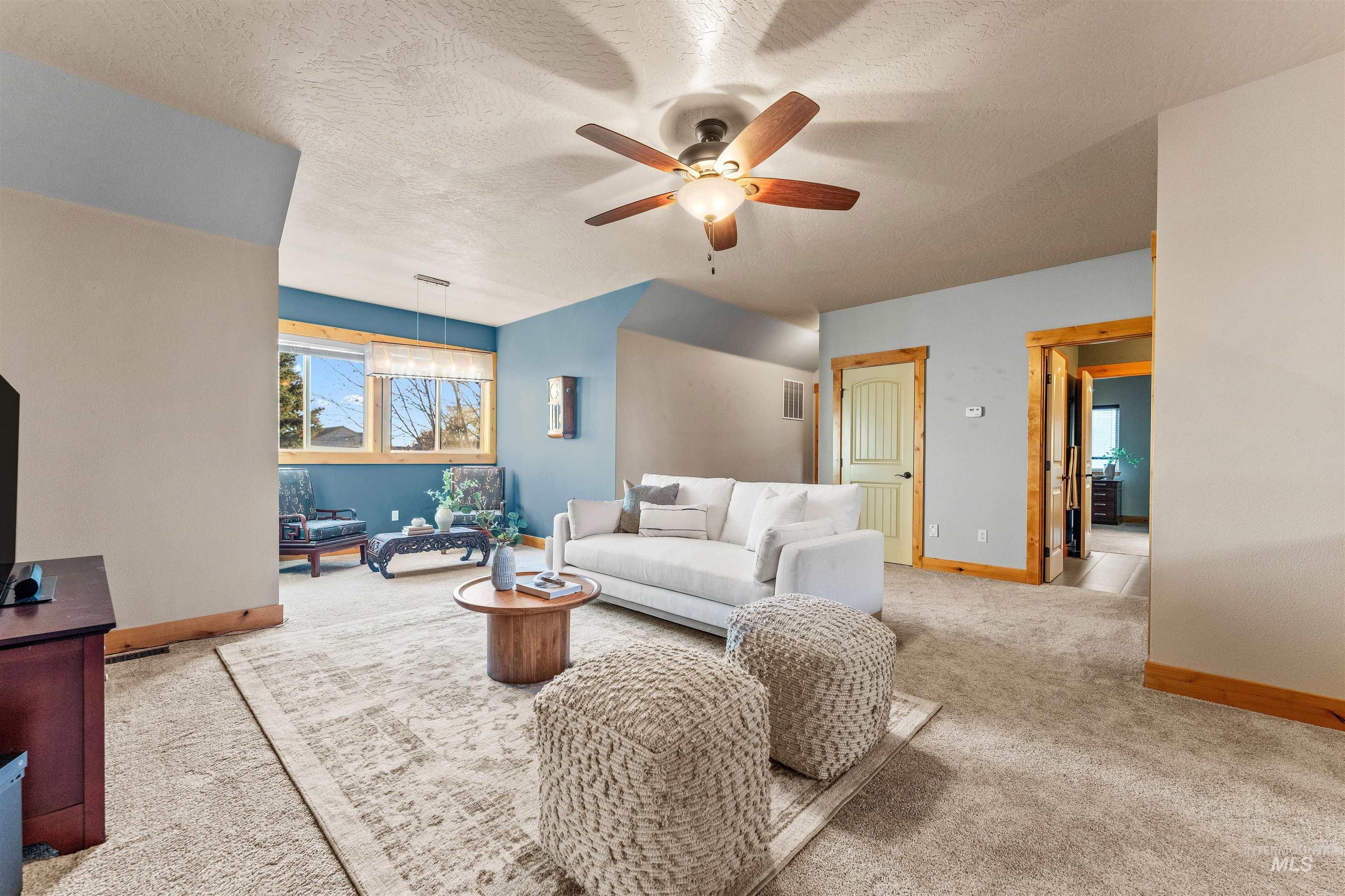 857 E Yucca Canyon St