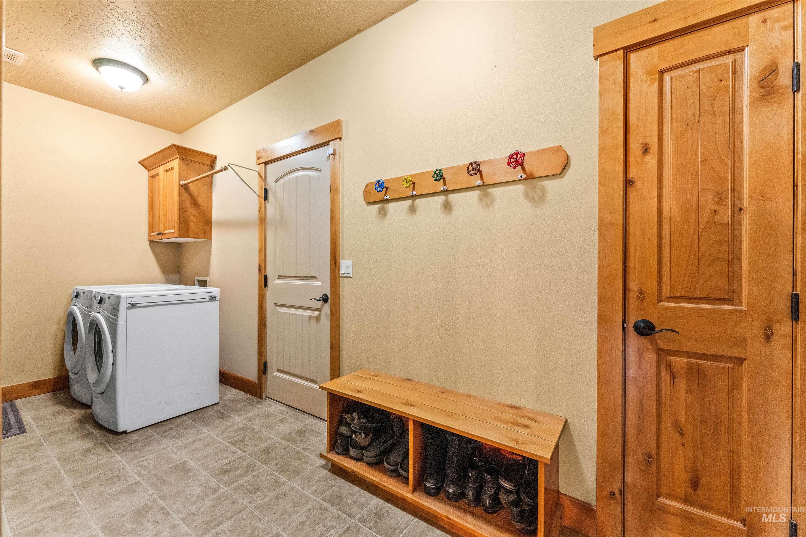 857 E Yucca Canyon St