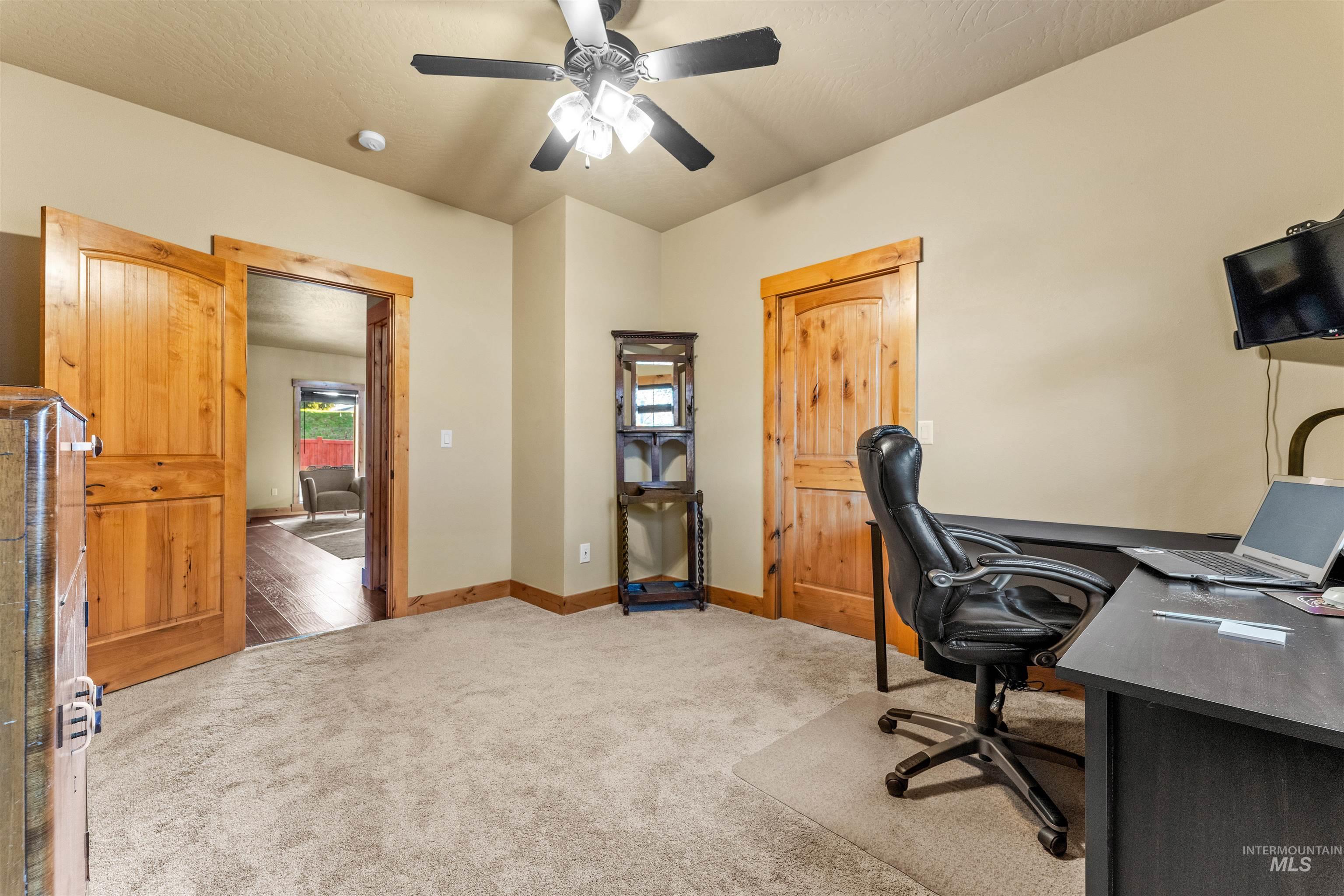 857 E Yucca Canyon St