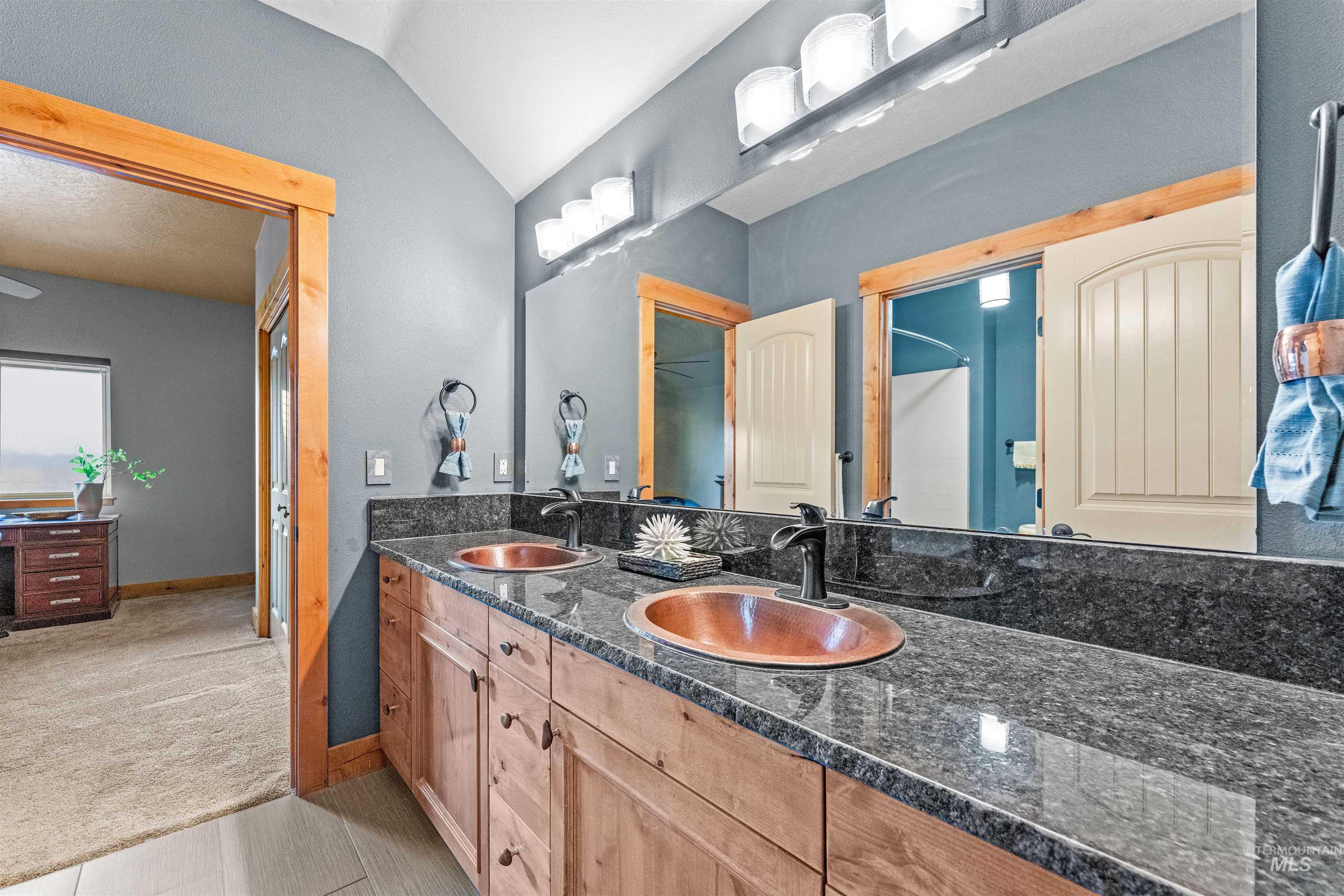 857 E Yucca Canyon St