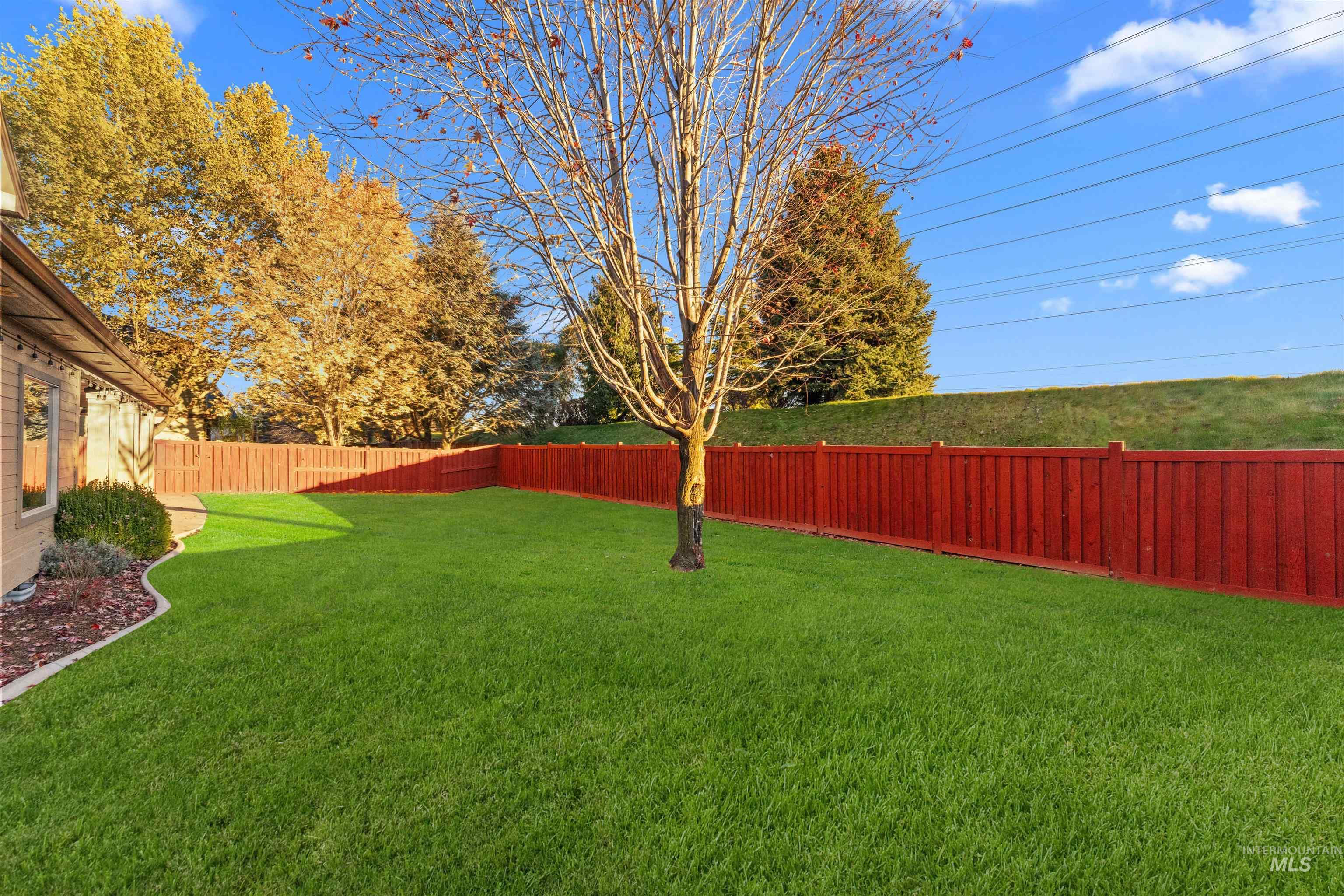 857 E Yucca Canyon St