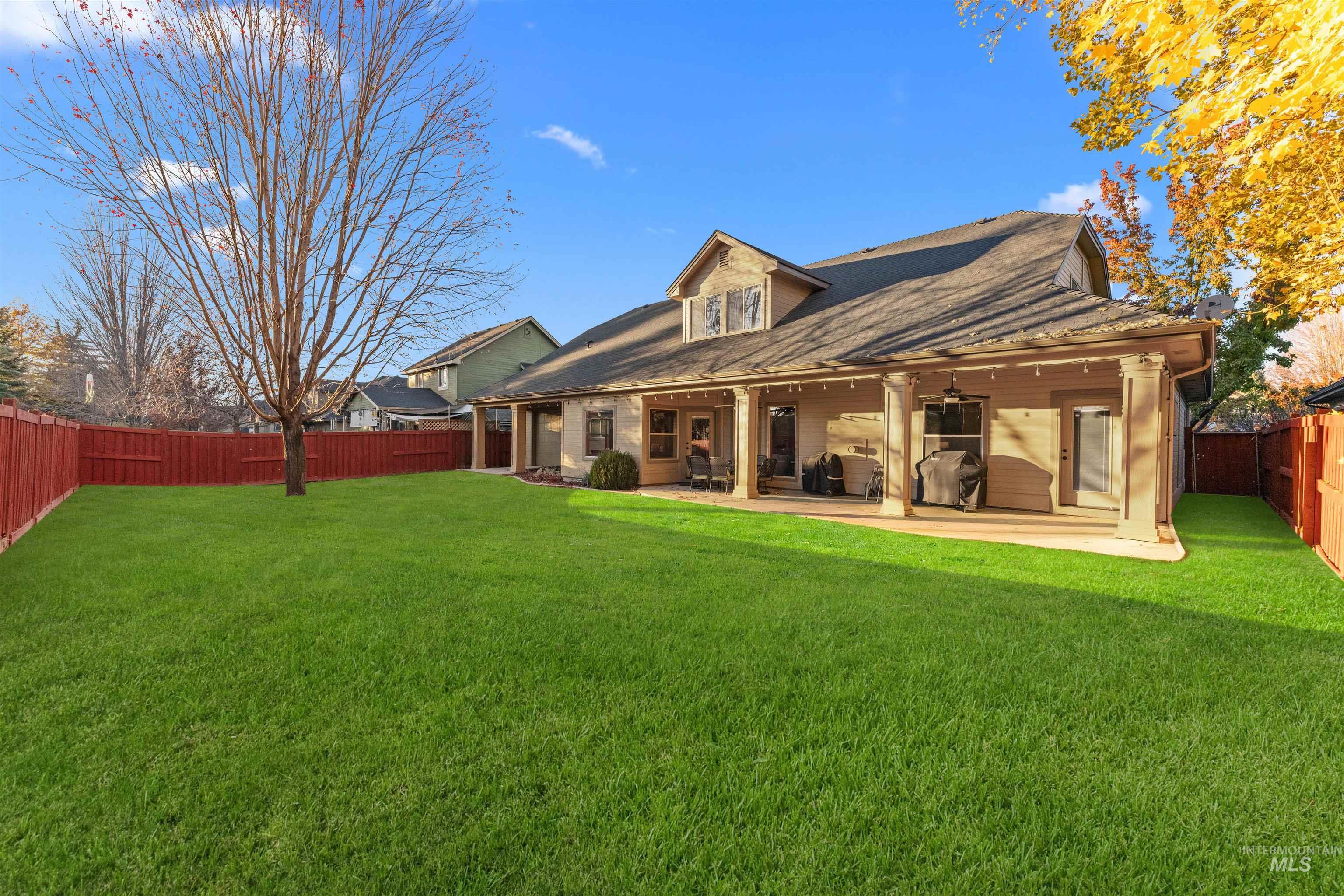 857 E Yucca Canyon St