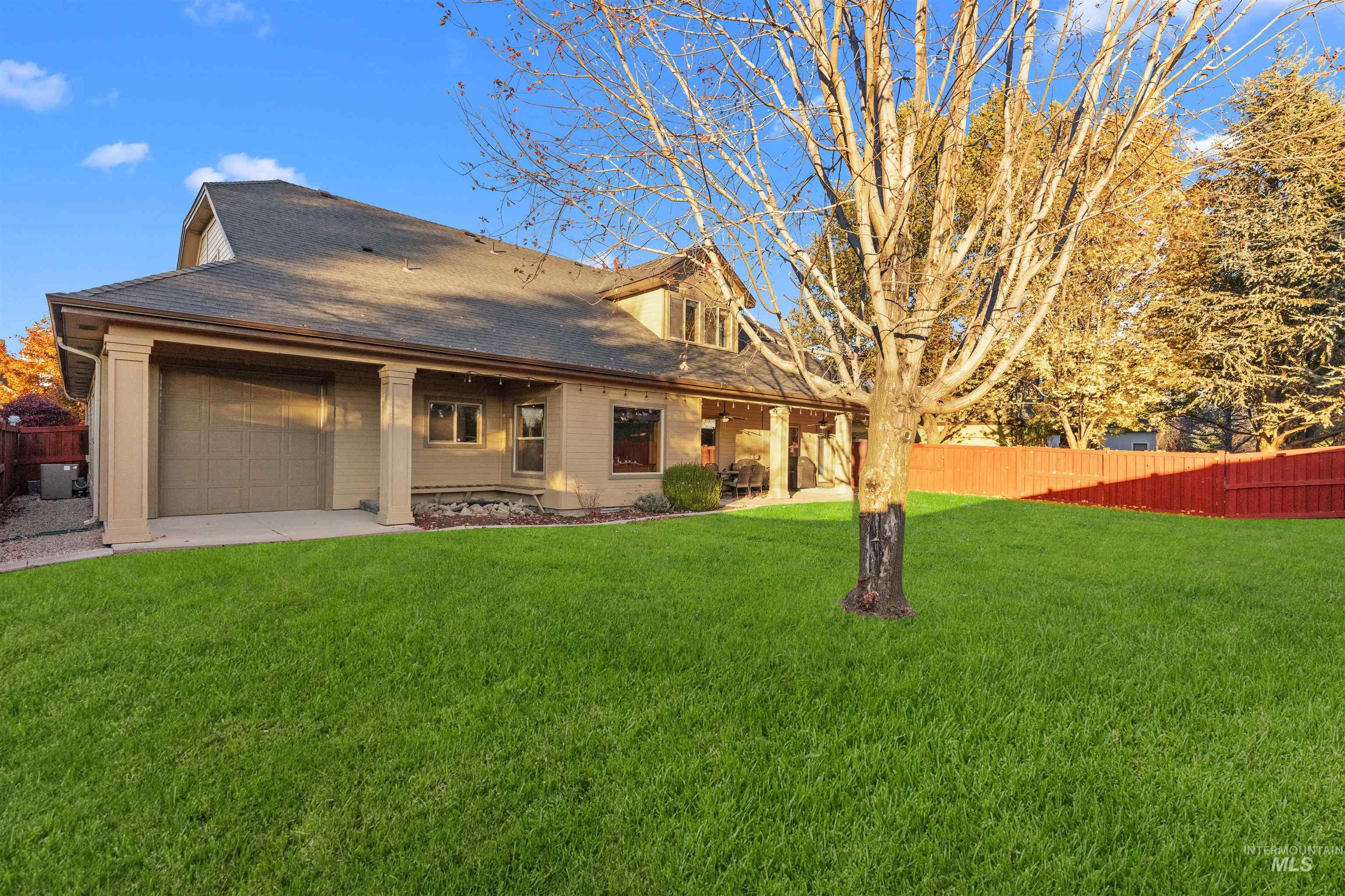 857 E Yucca Canyon St