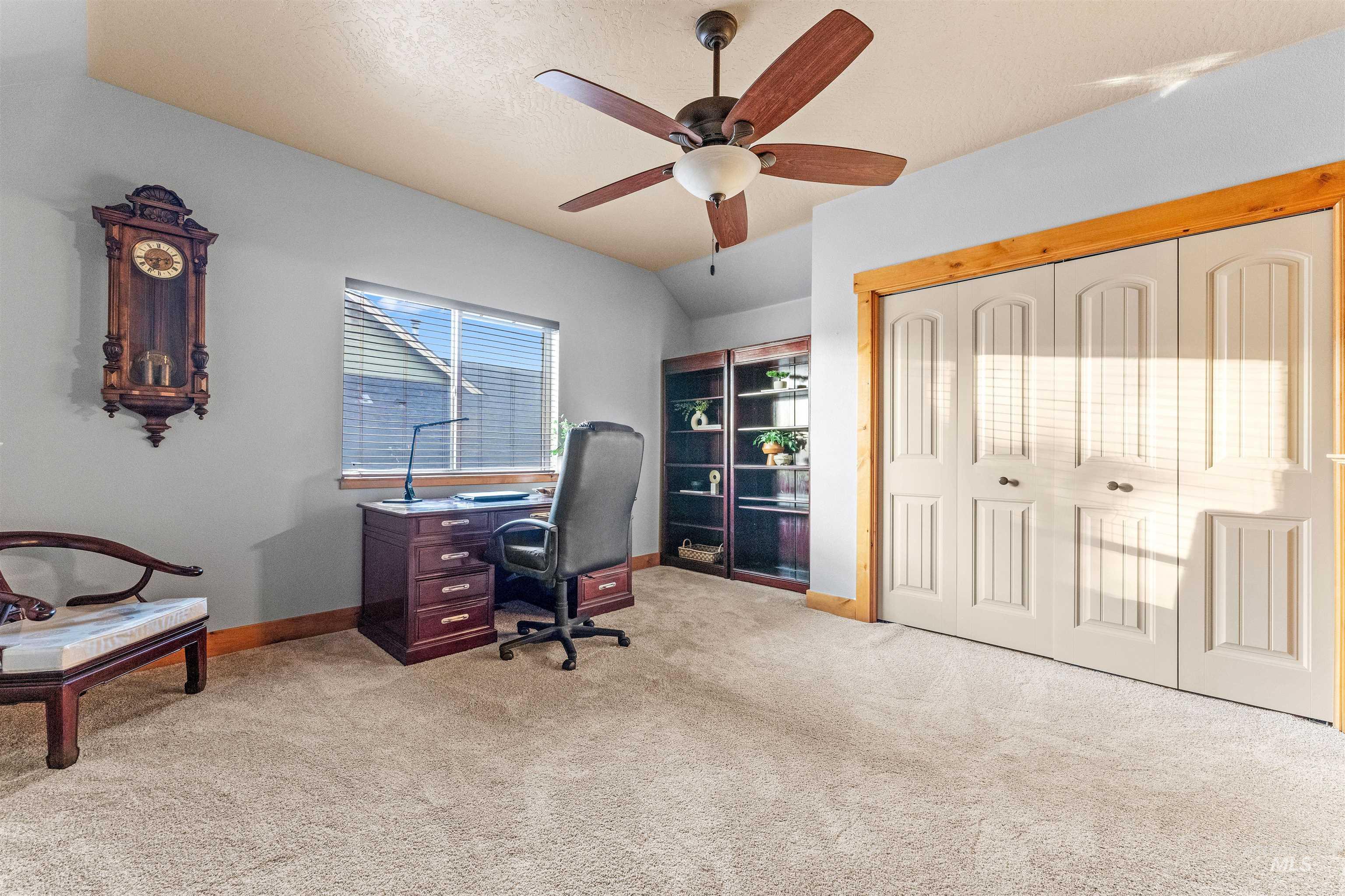 857 E Yucca Canyon St