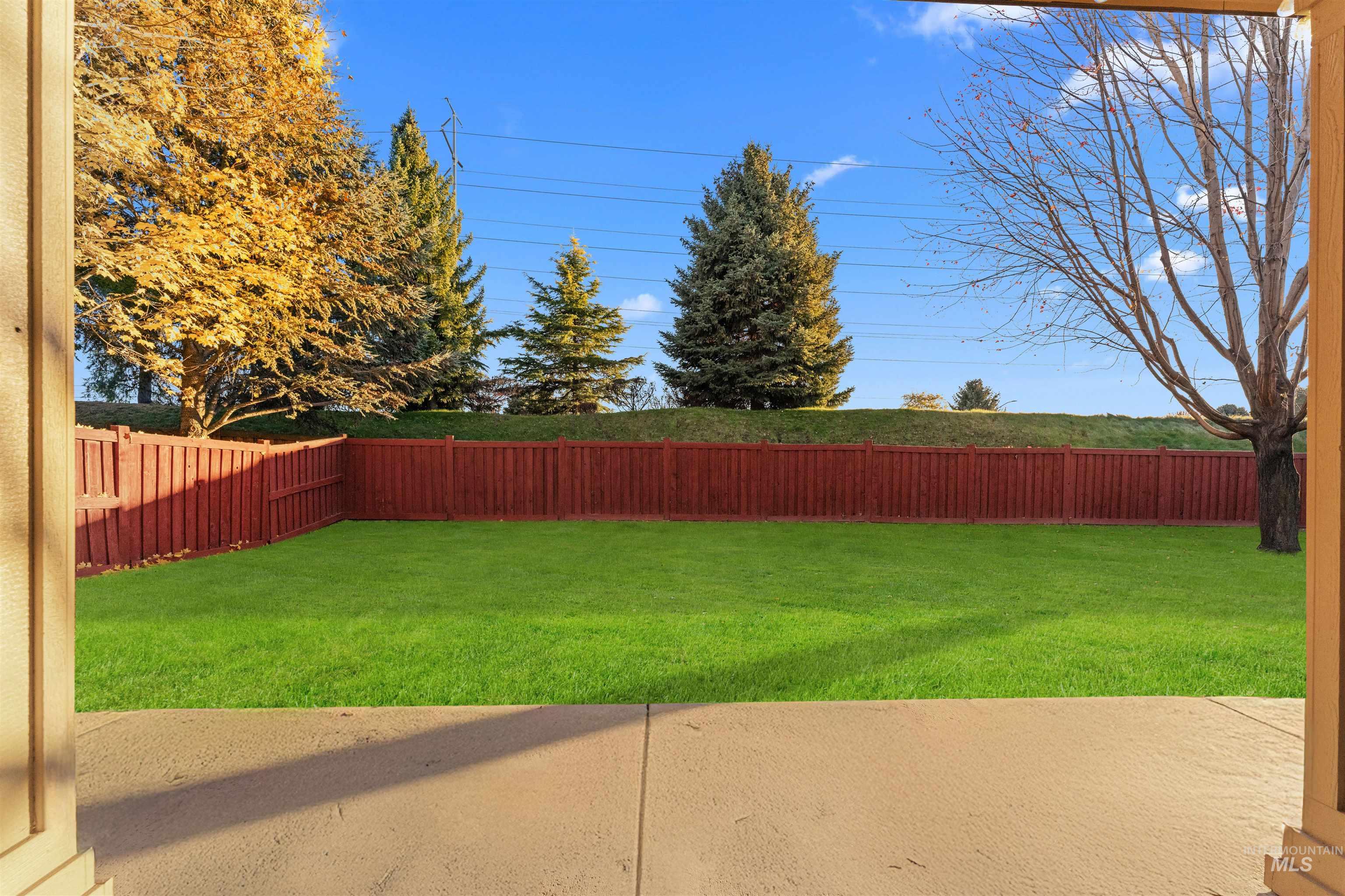 857 E Yucca Canyon St