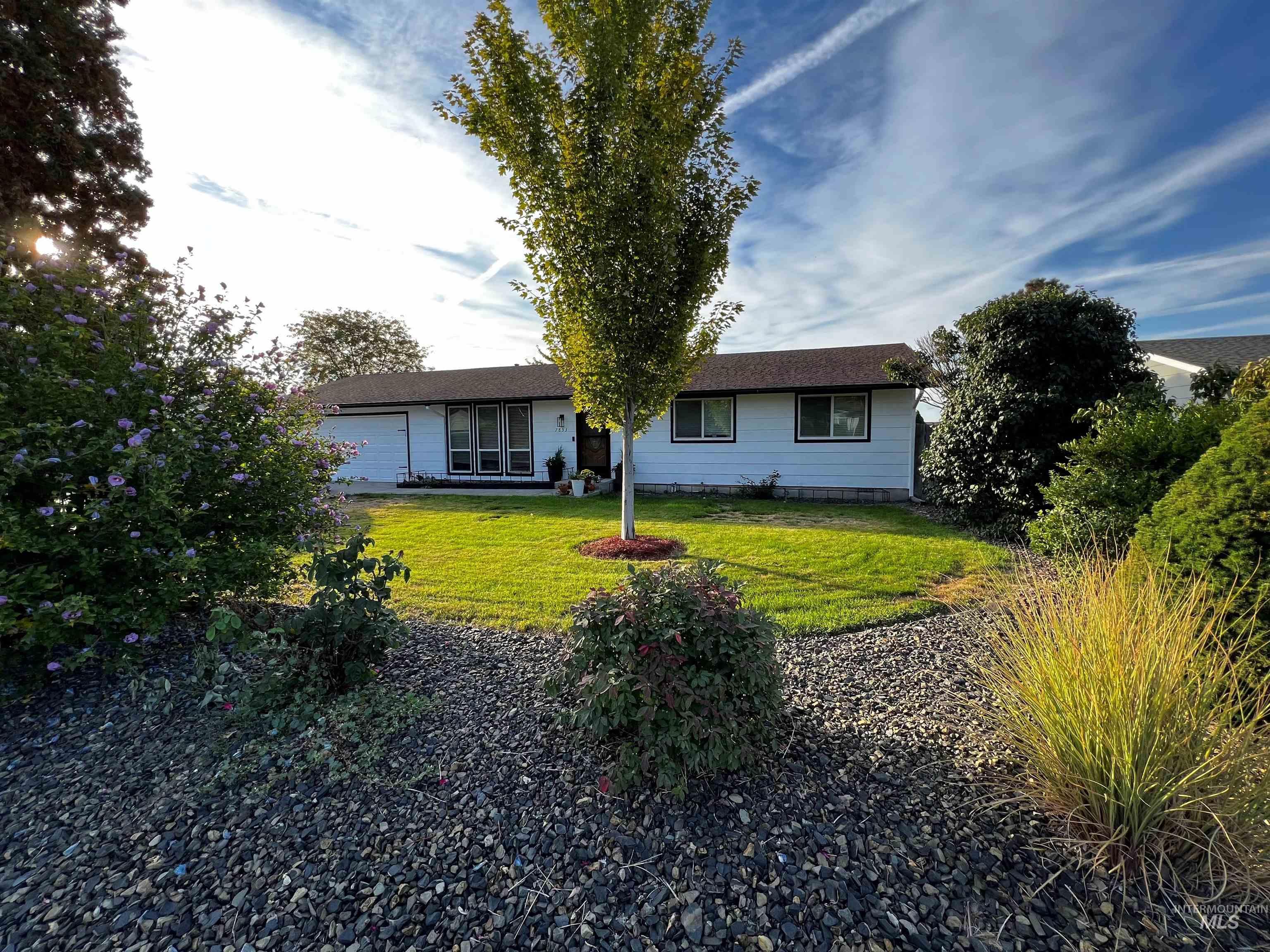 7853 W Amity Rd