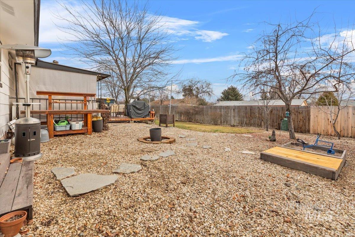 7853 W Amity Rd