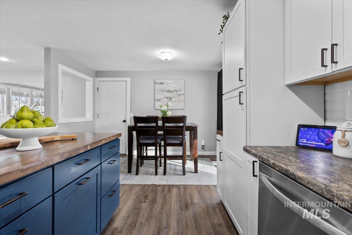 7853 W Amity Rd