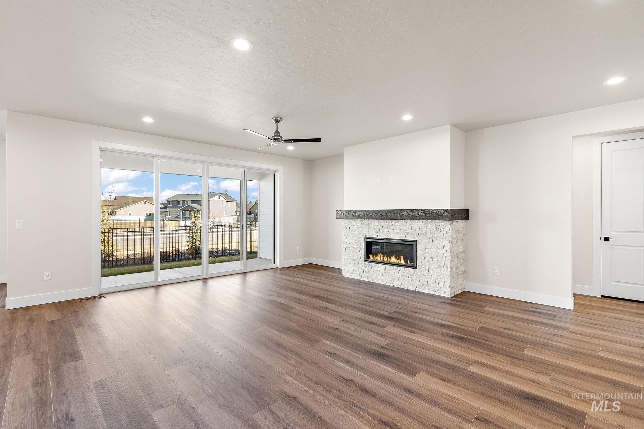 5474 W Double Blue St