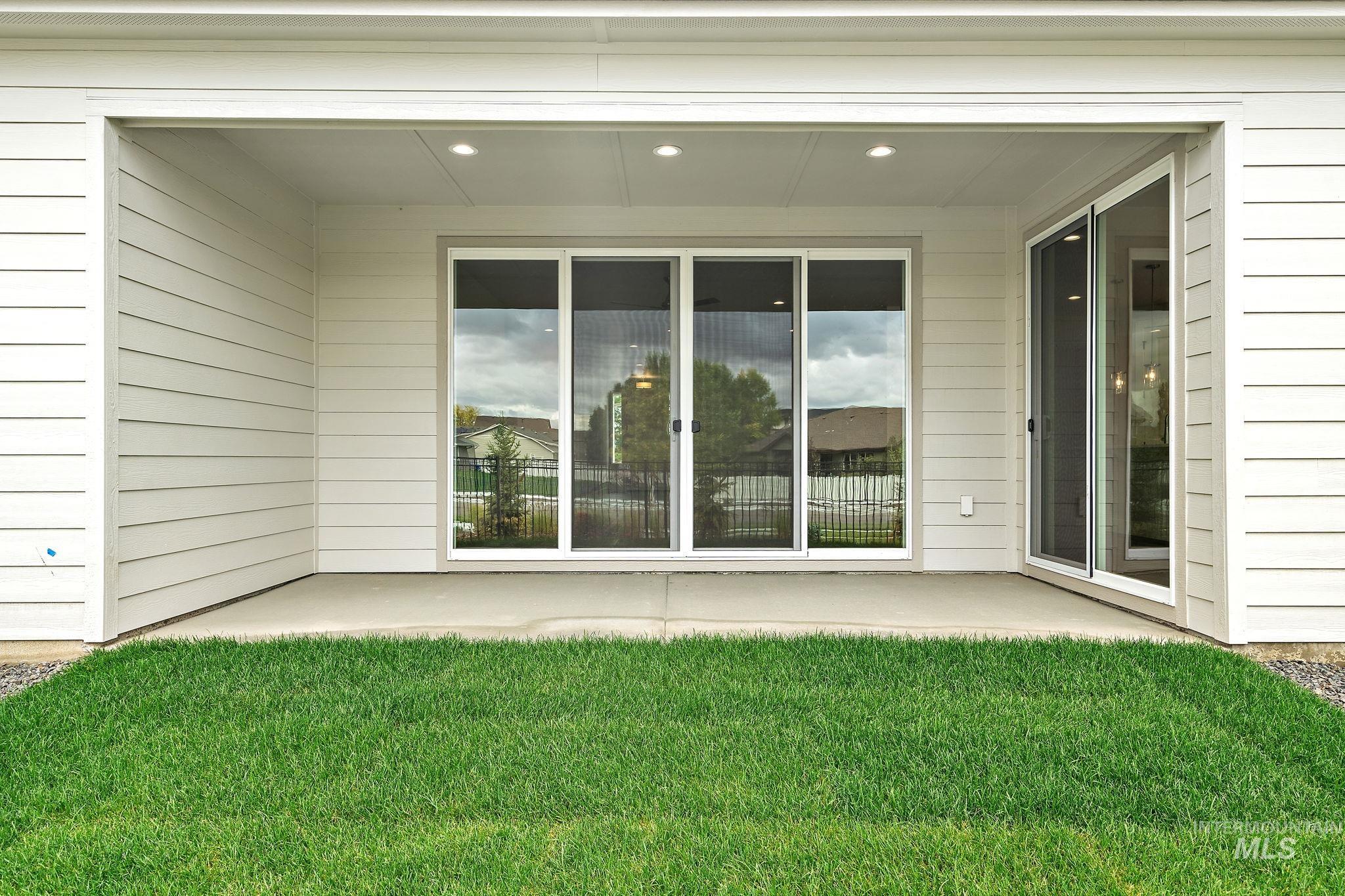 5474 W Double Blue St