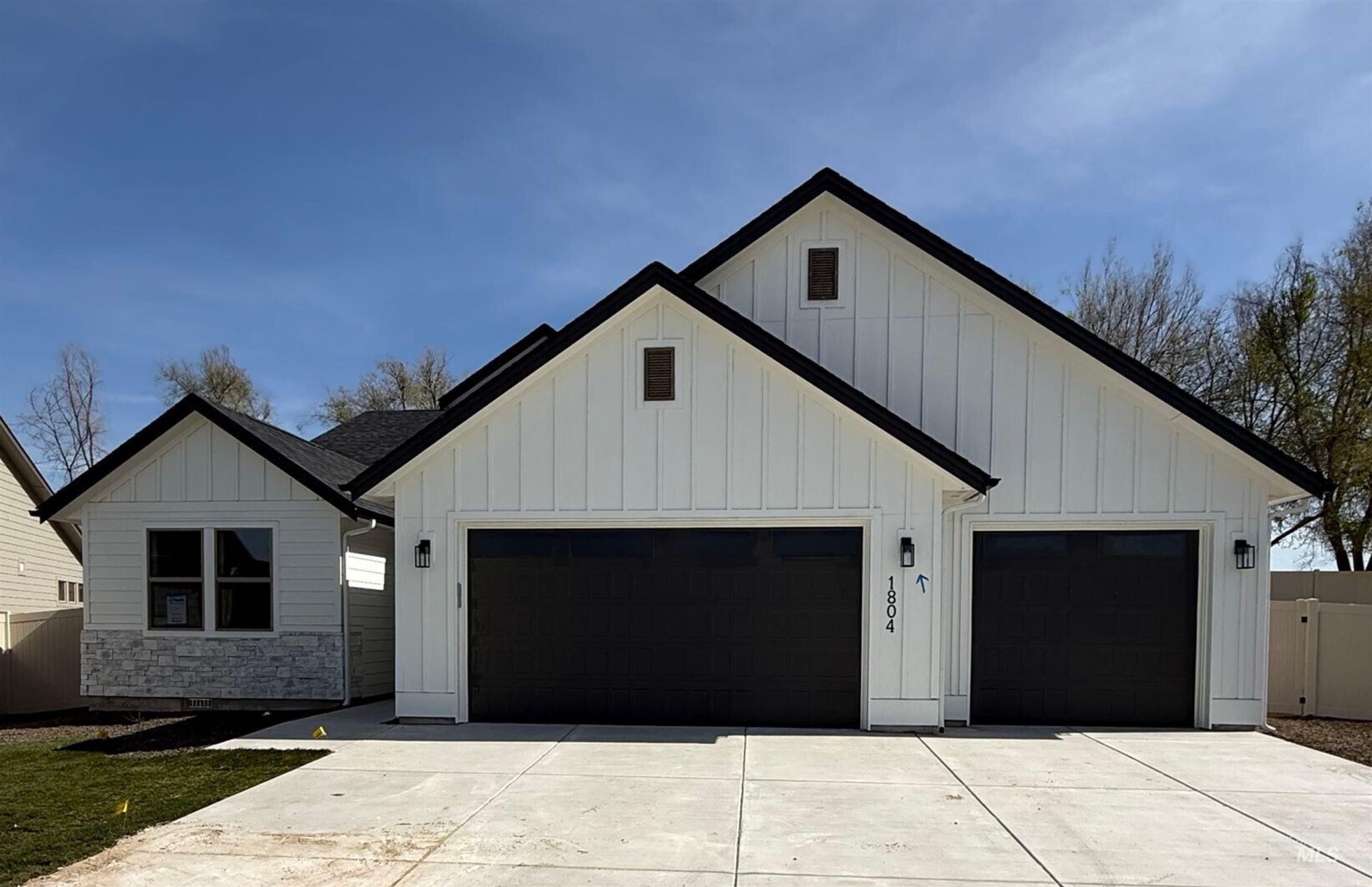 1804 N Green Pine