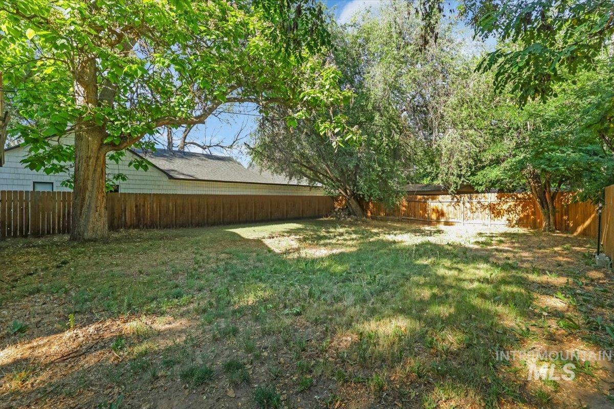 1660 S Lincoln Ave.