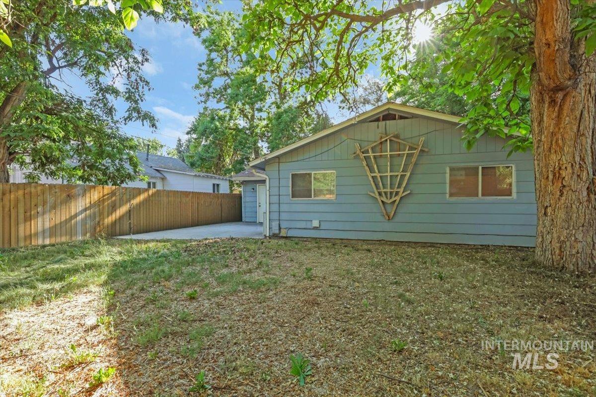 1660 S Lincoln Ave.