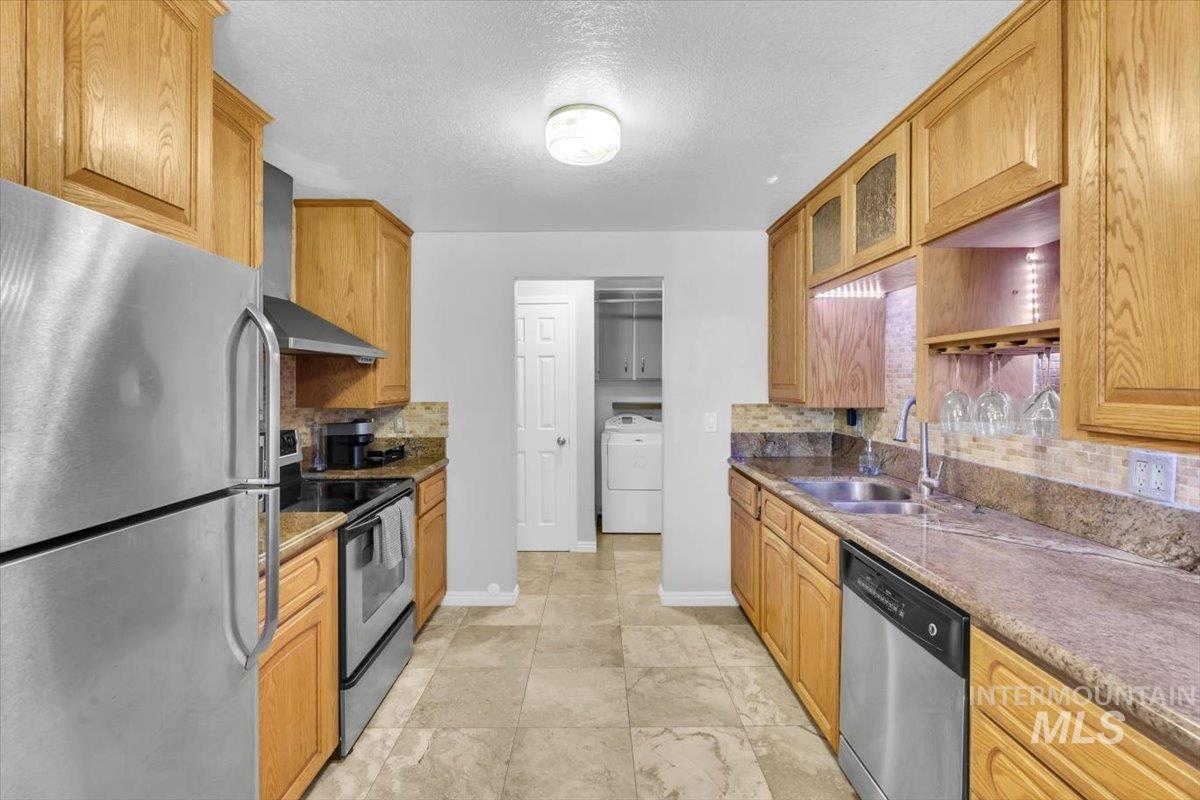 1660 S Lincoln Ave.