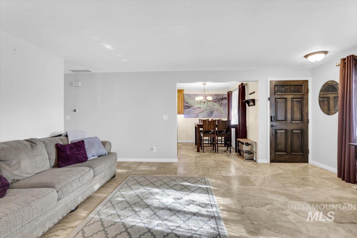 1660 S Lincoln Ave.