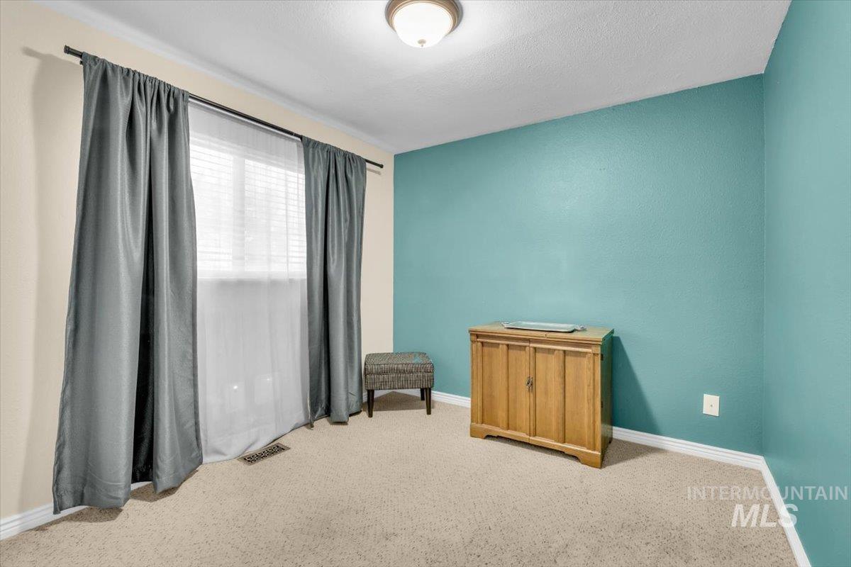 1660 S Lincoln Ave.
