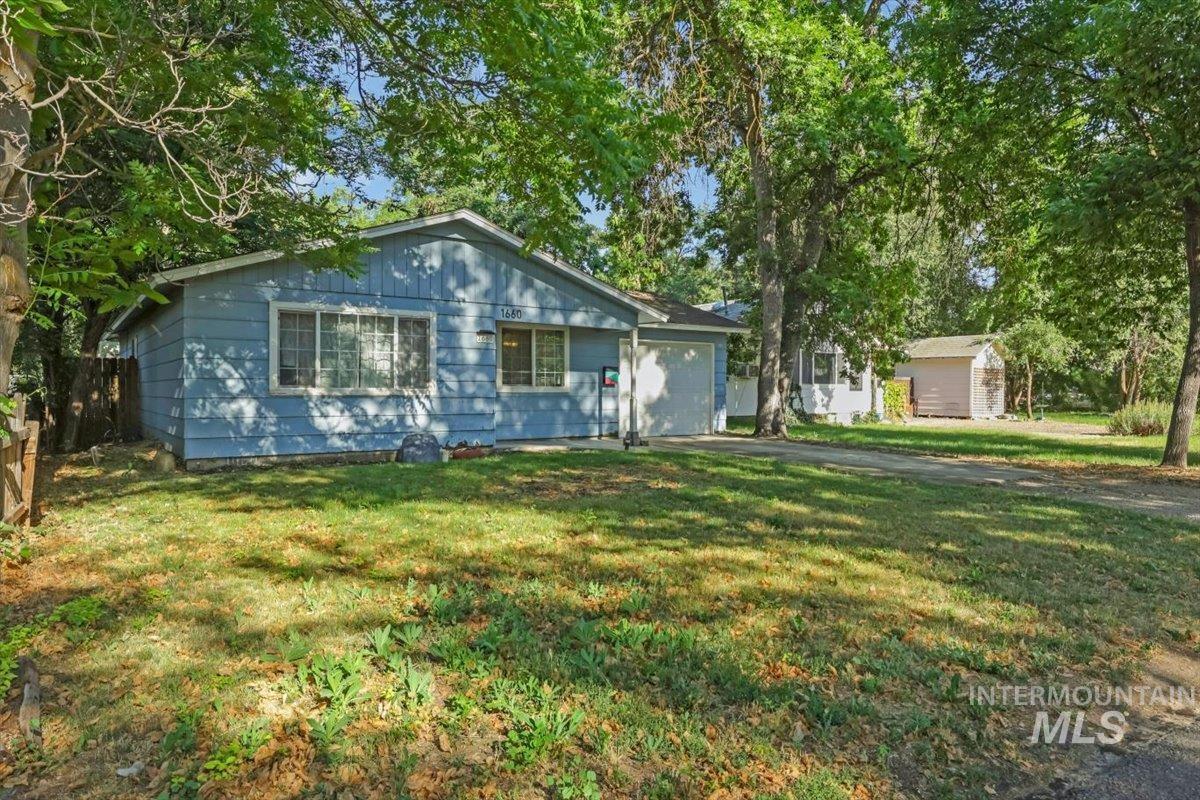 1660 S Lincoln Ave.