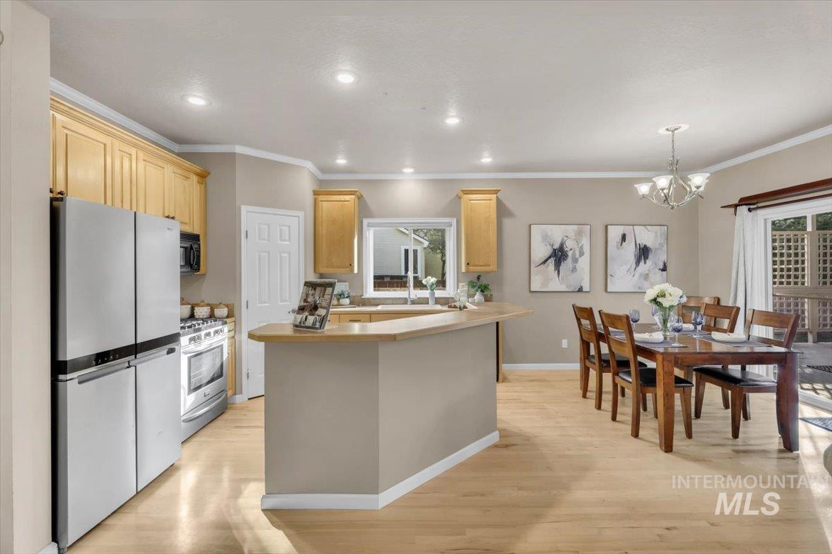 1354 E Nest View Ct