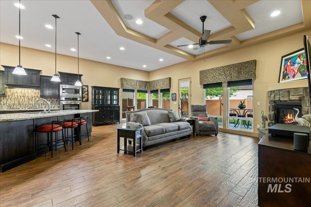 170 E Cholla Hills St