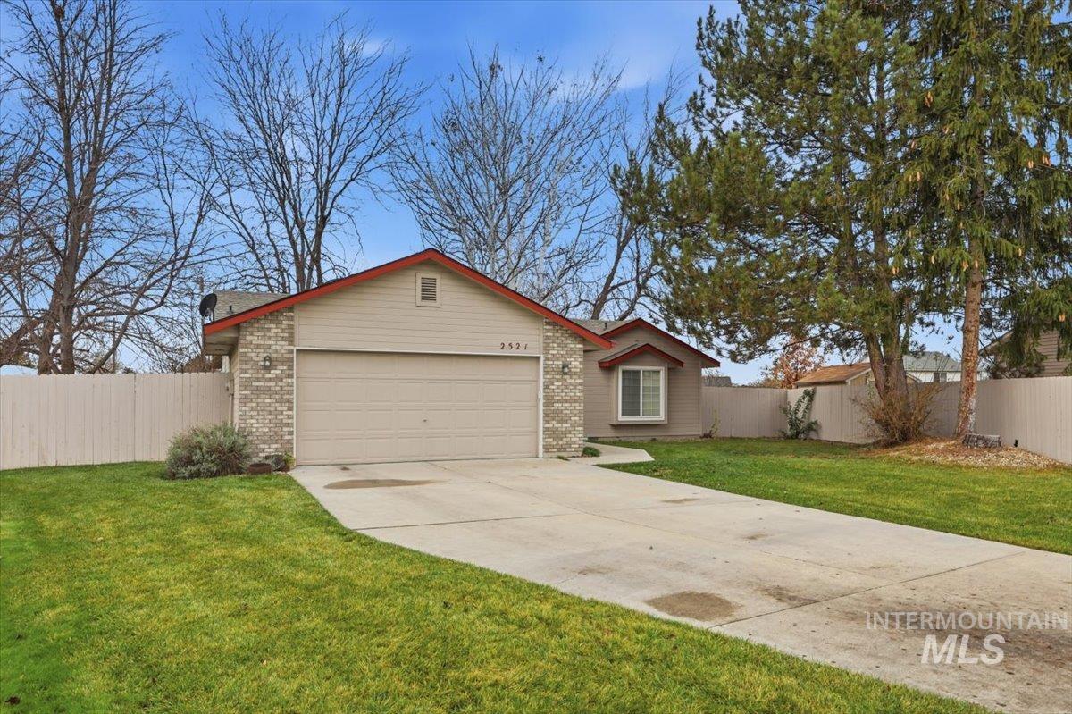 2521 N Ridgebury Way