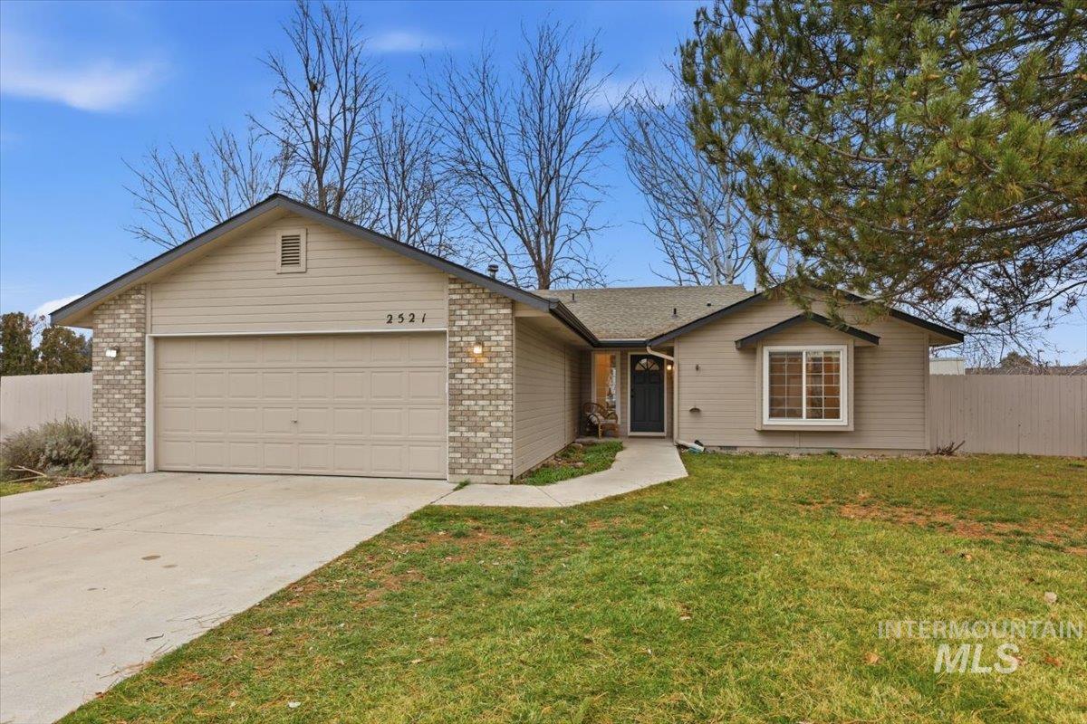 2521 N Ridgebury Way