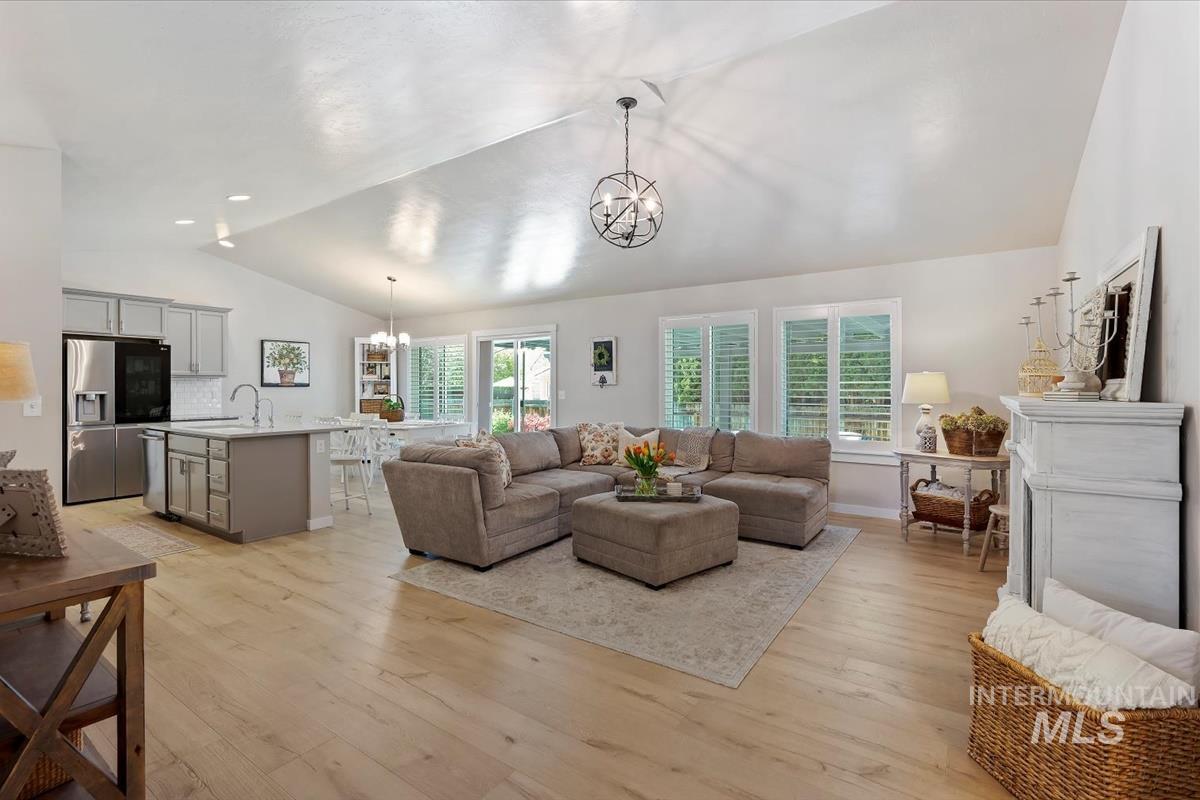 2404 E Clackamas Ct