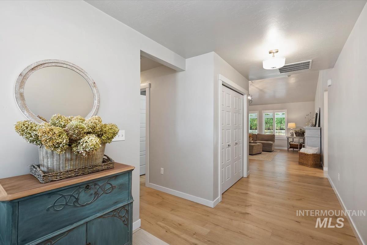 2404 E Clackamas Ct