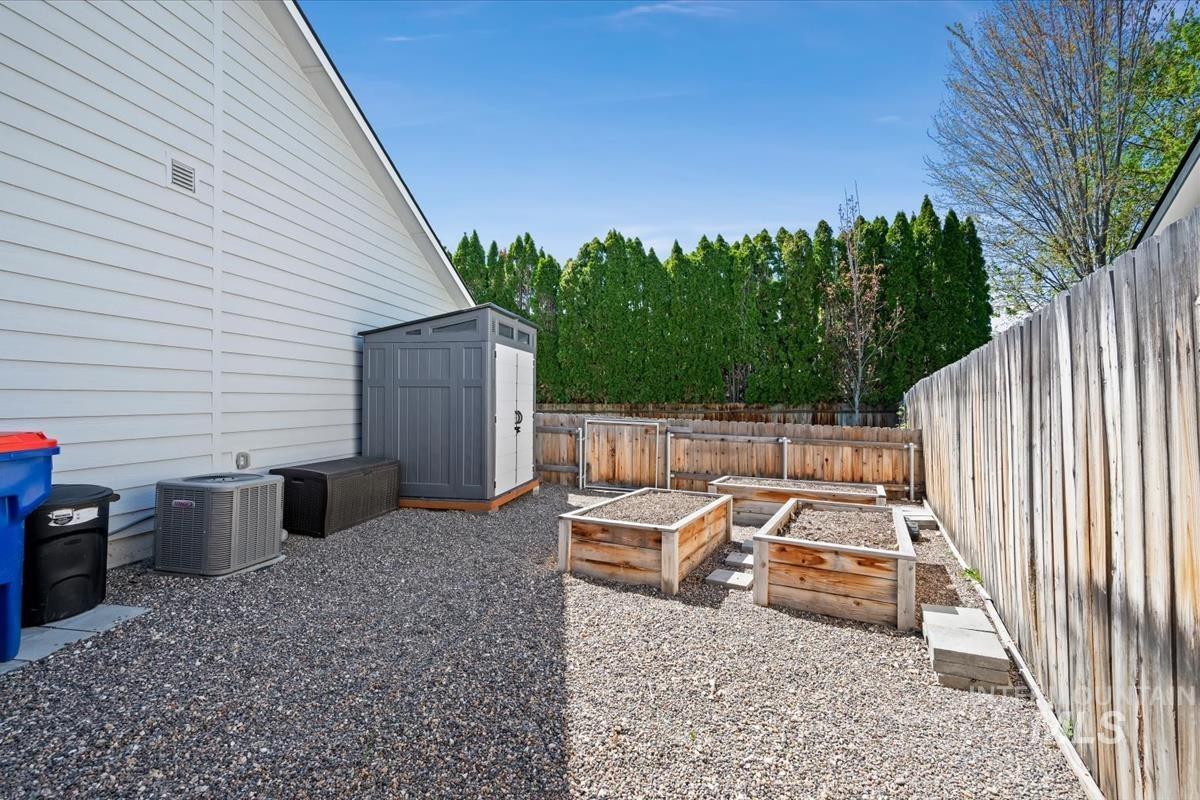 2404 E Clackamas Ct