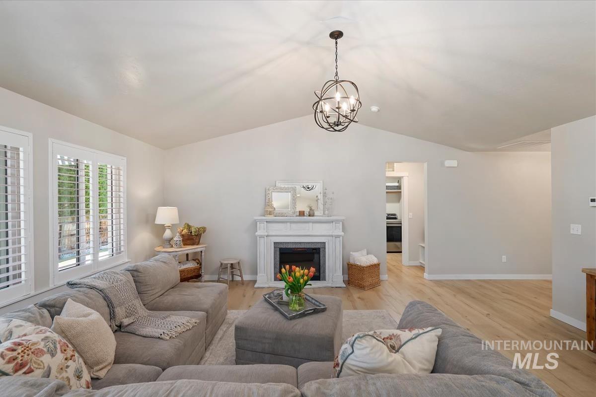 2404 E Clackamas Ct