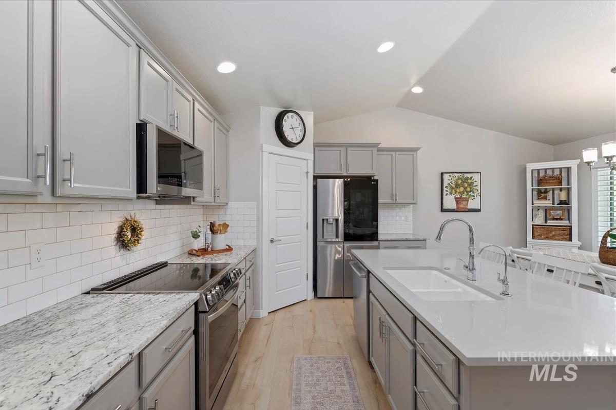 2404 E Clackamas Ct
