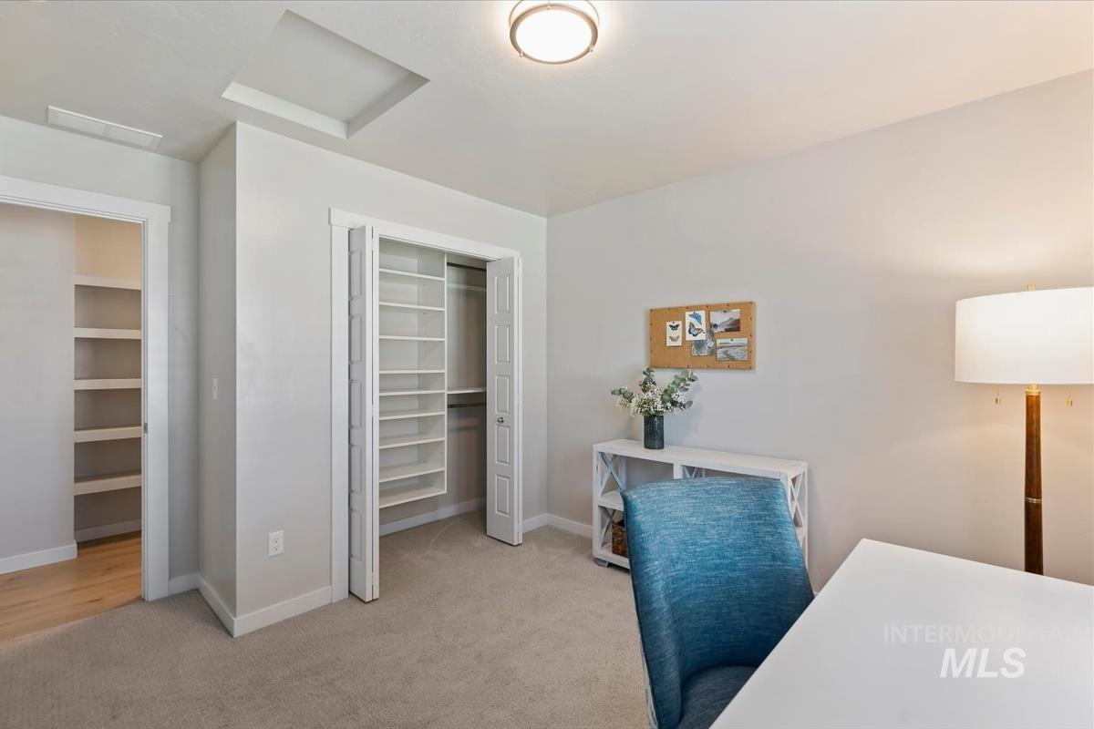 2404 E Clackamas Ct