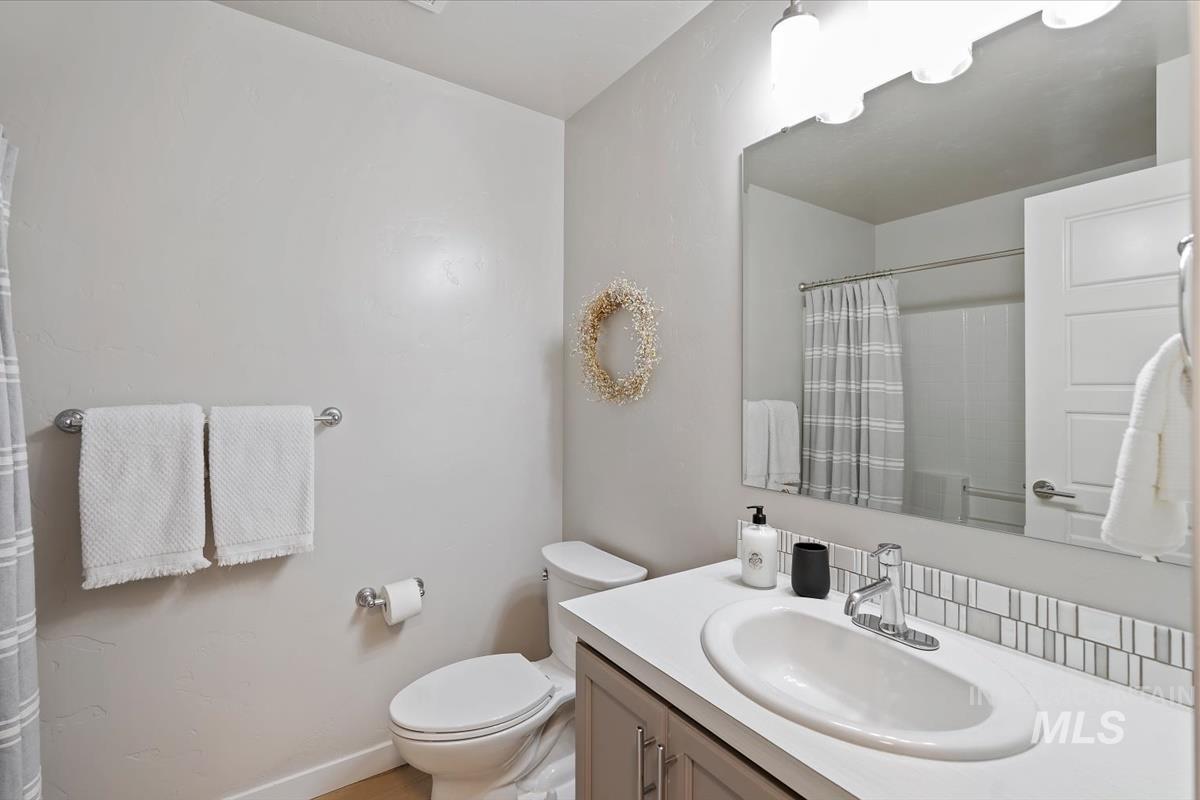 2404 E Clackamas Ct