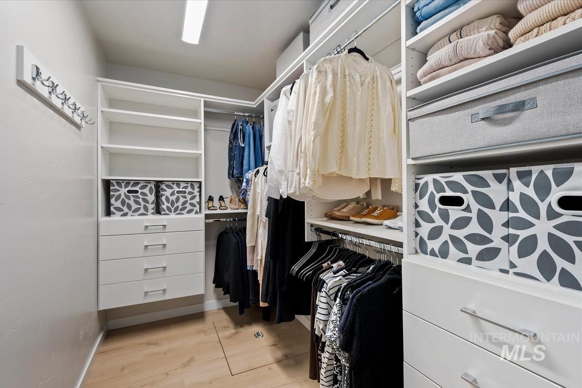 2404 E Clackamas Ct