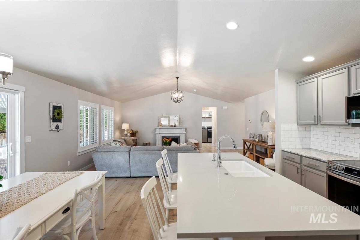 2404 E Clackamas Ct
