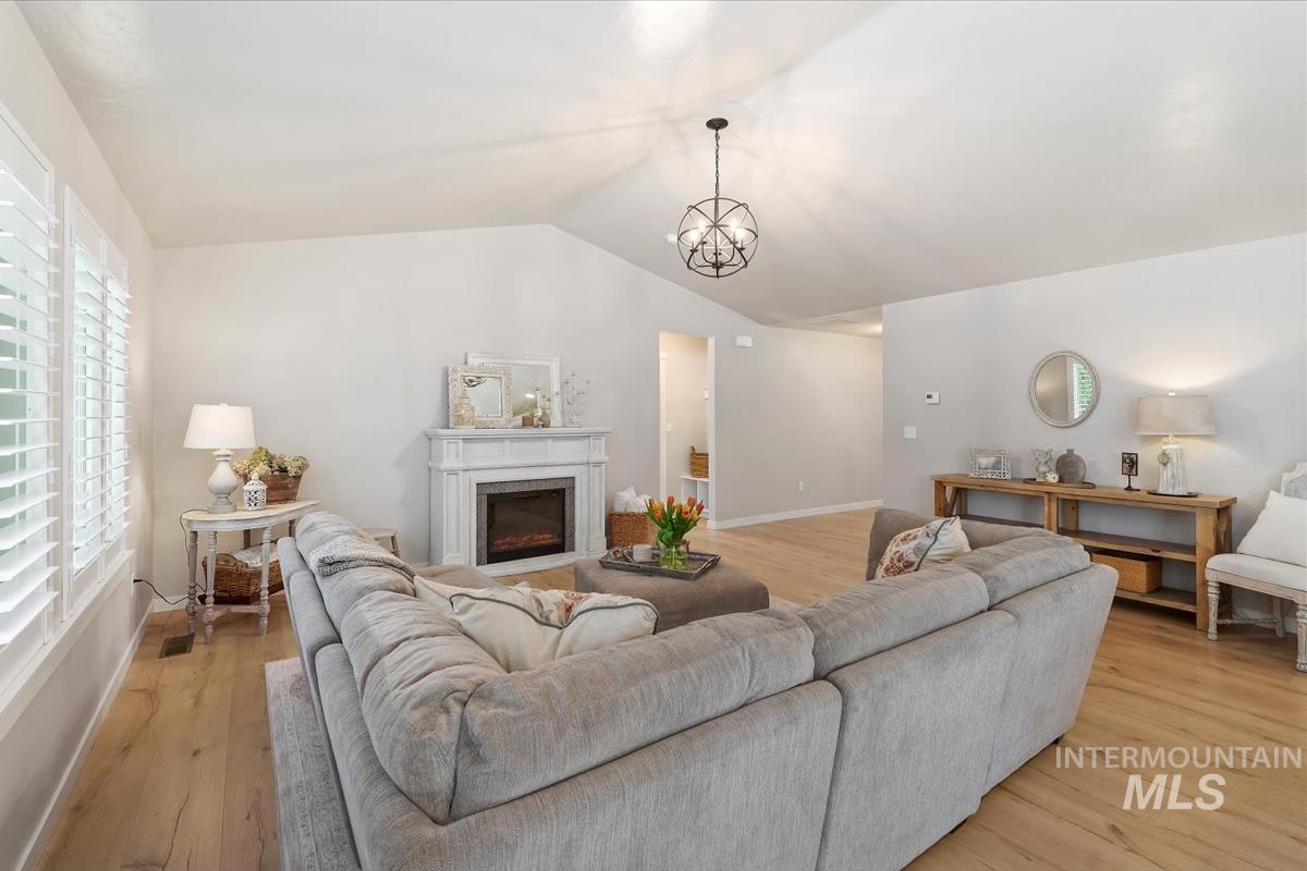 2404 E Clackamas Ct