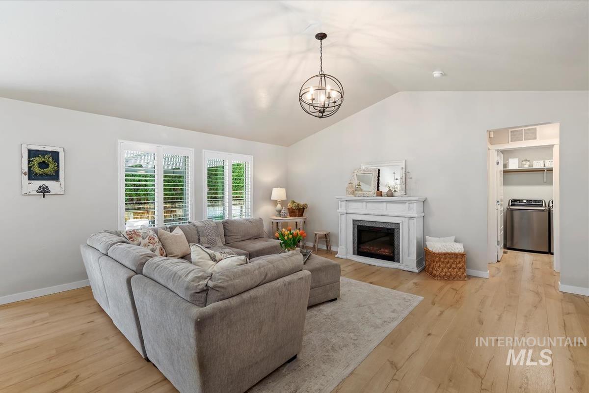 2404 E Clackamas Ct