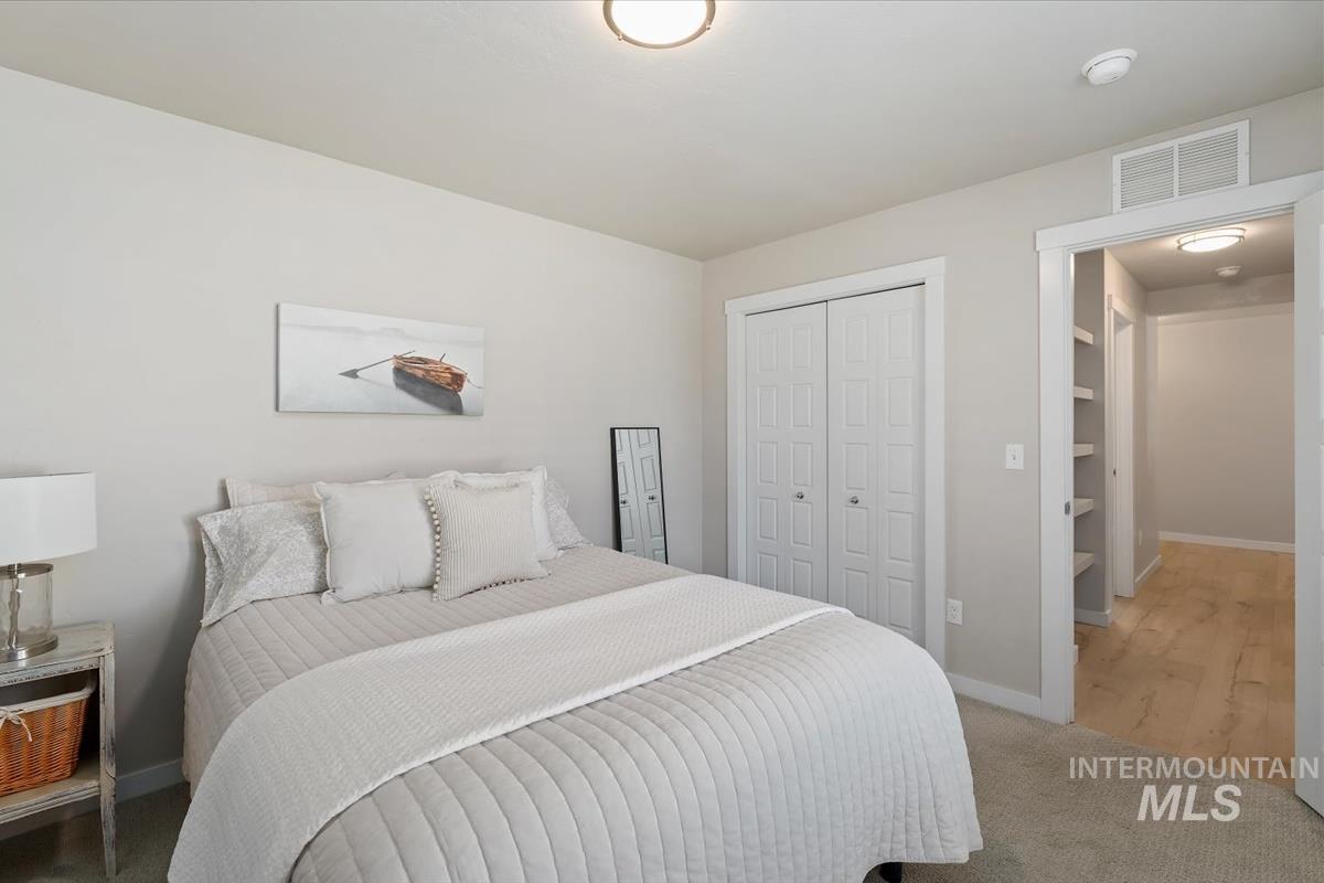 2404 E Clackamas Ct
