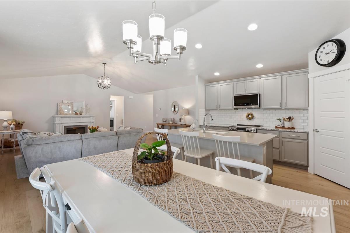 2404 E Clackamas Ct