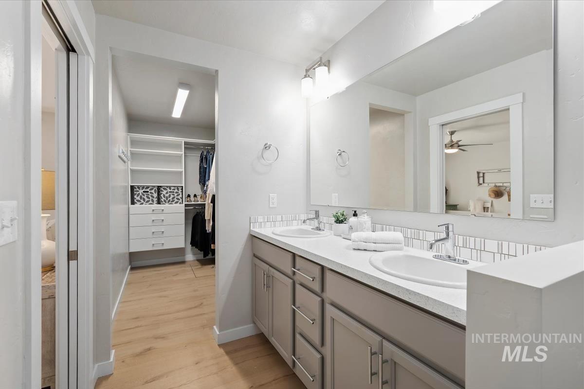 2404 E Clackamas Ct