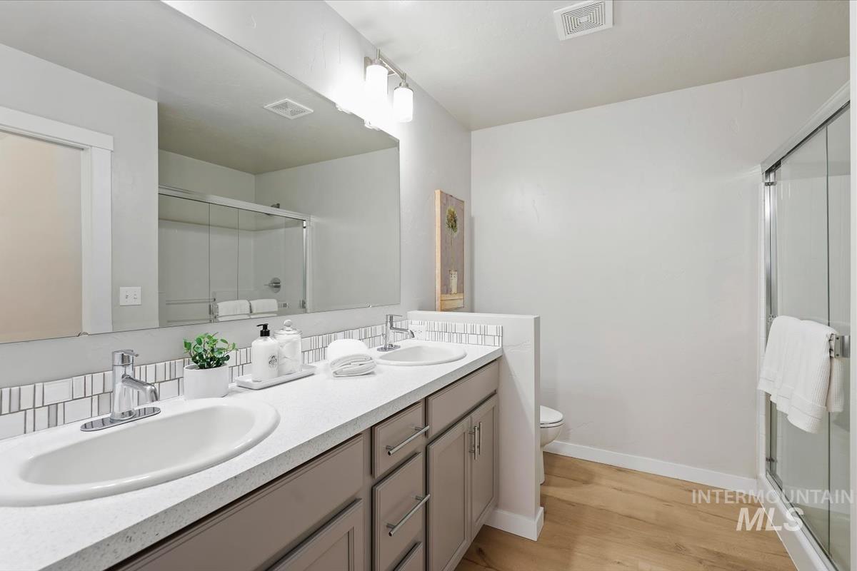 2404 E Clackamas Ct