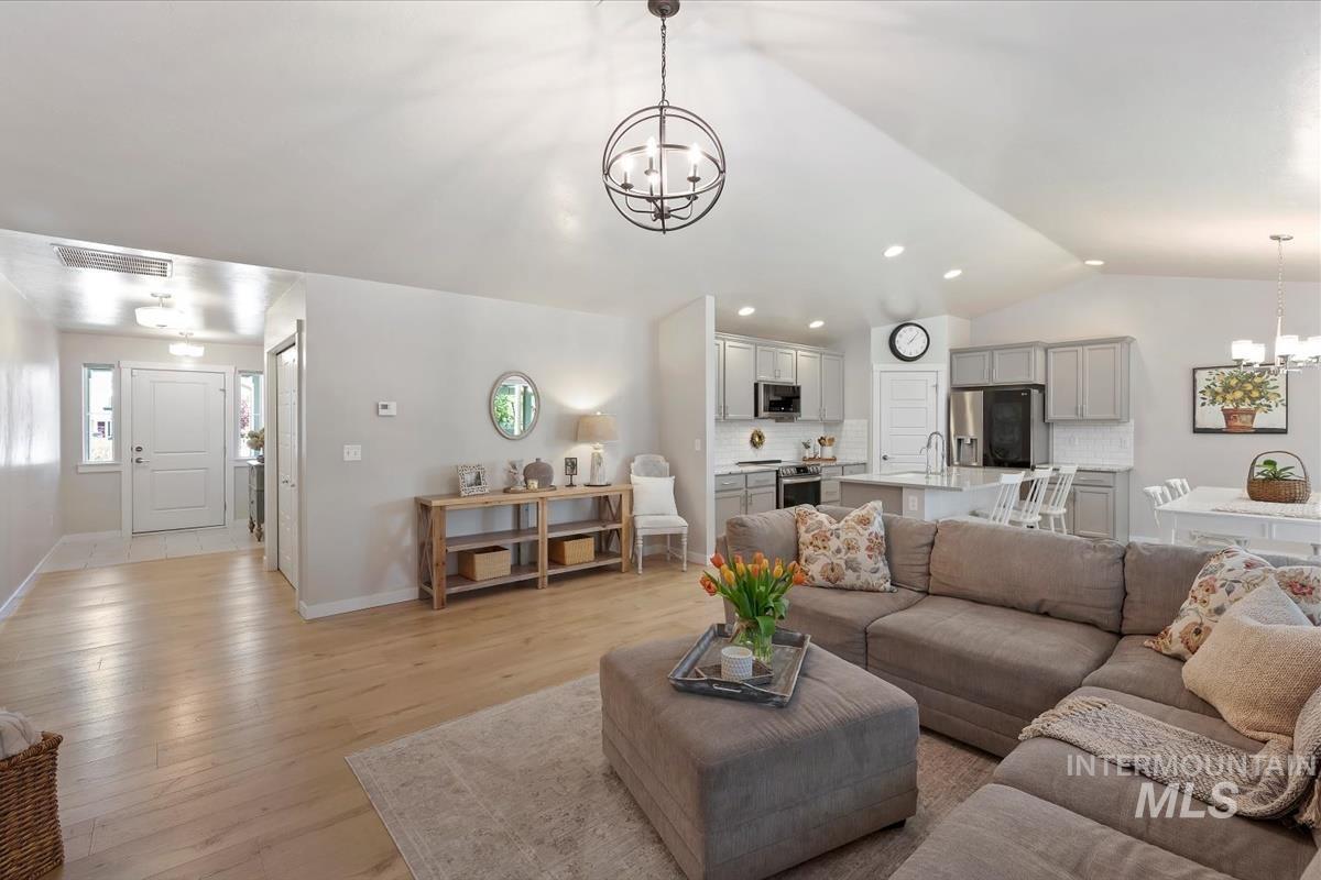 2404 E Clackamas Ct