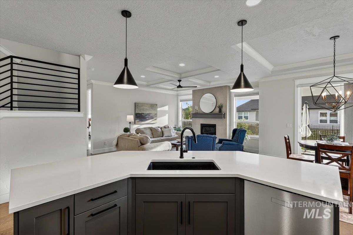 2255 N Sugar Loop Ave